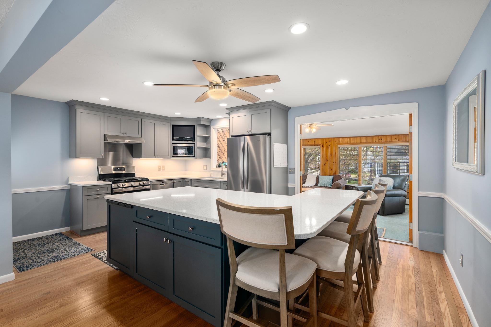 14 Trinity Dr, Nashua, NH 03063