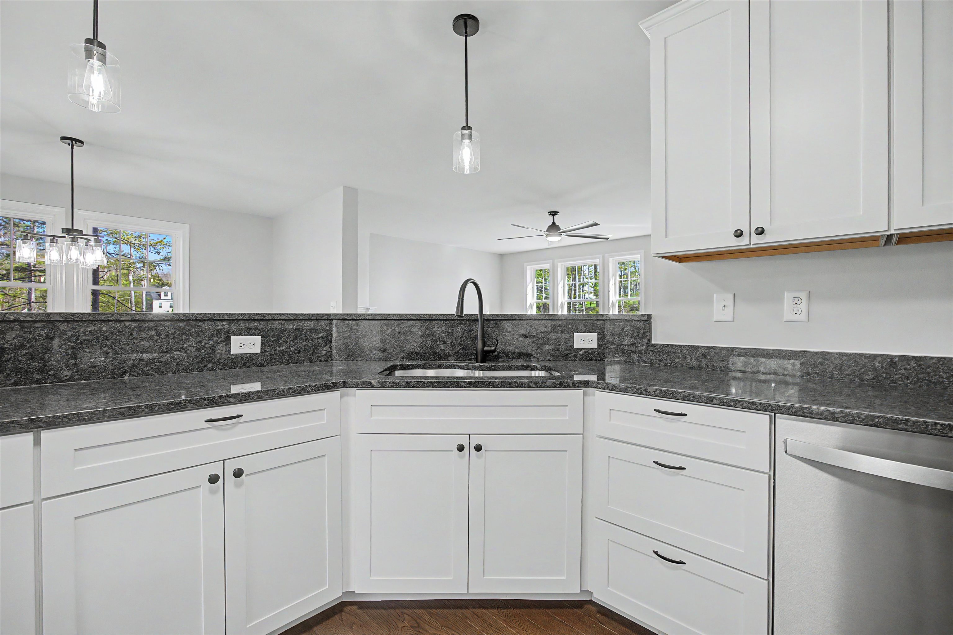 5 Blaisdell Ct, Raymond, NH 03077