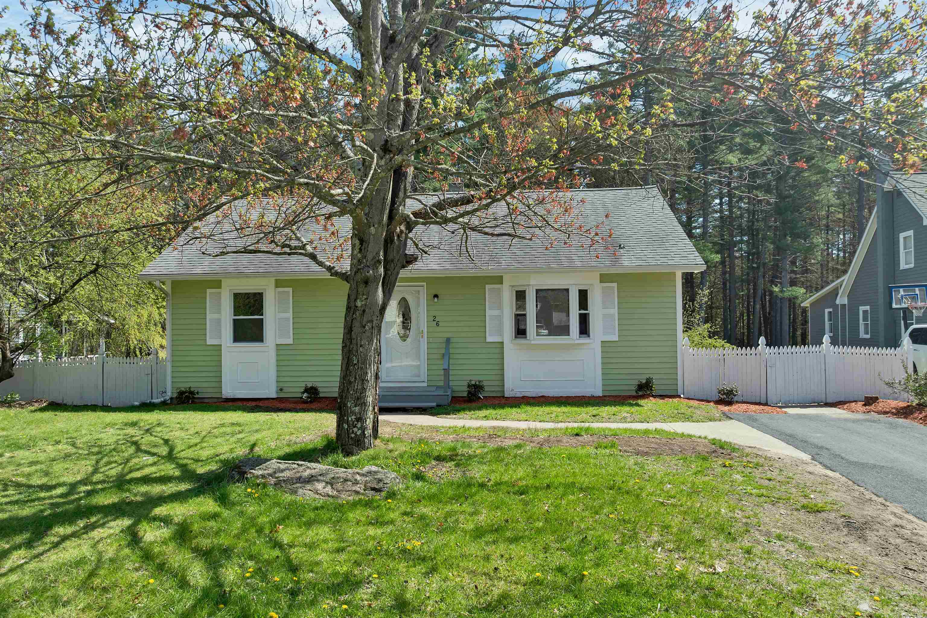 26 Packard Dr, Merrimack, NH 03054