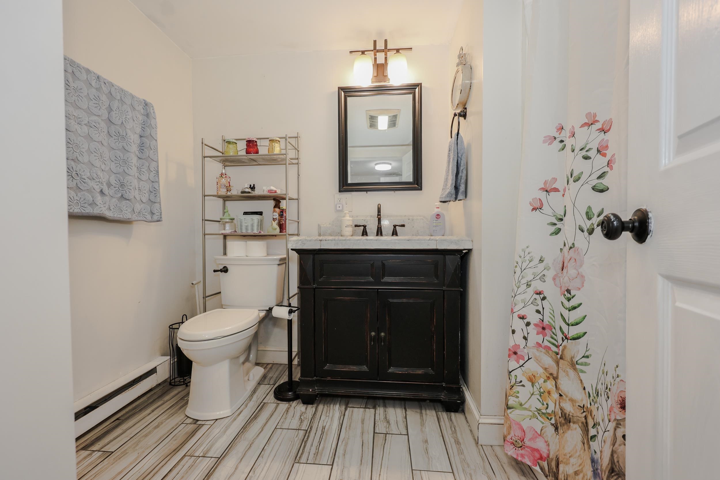 222 Hampstead Rd, Derry, NH 03038