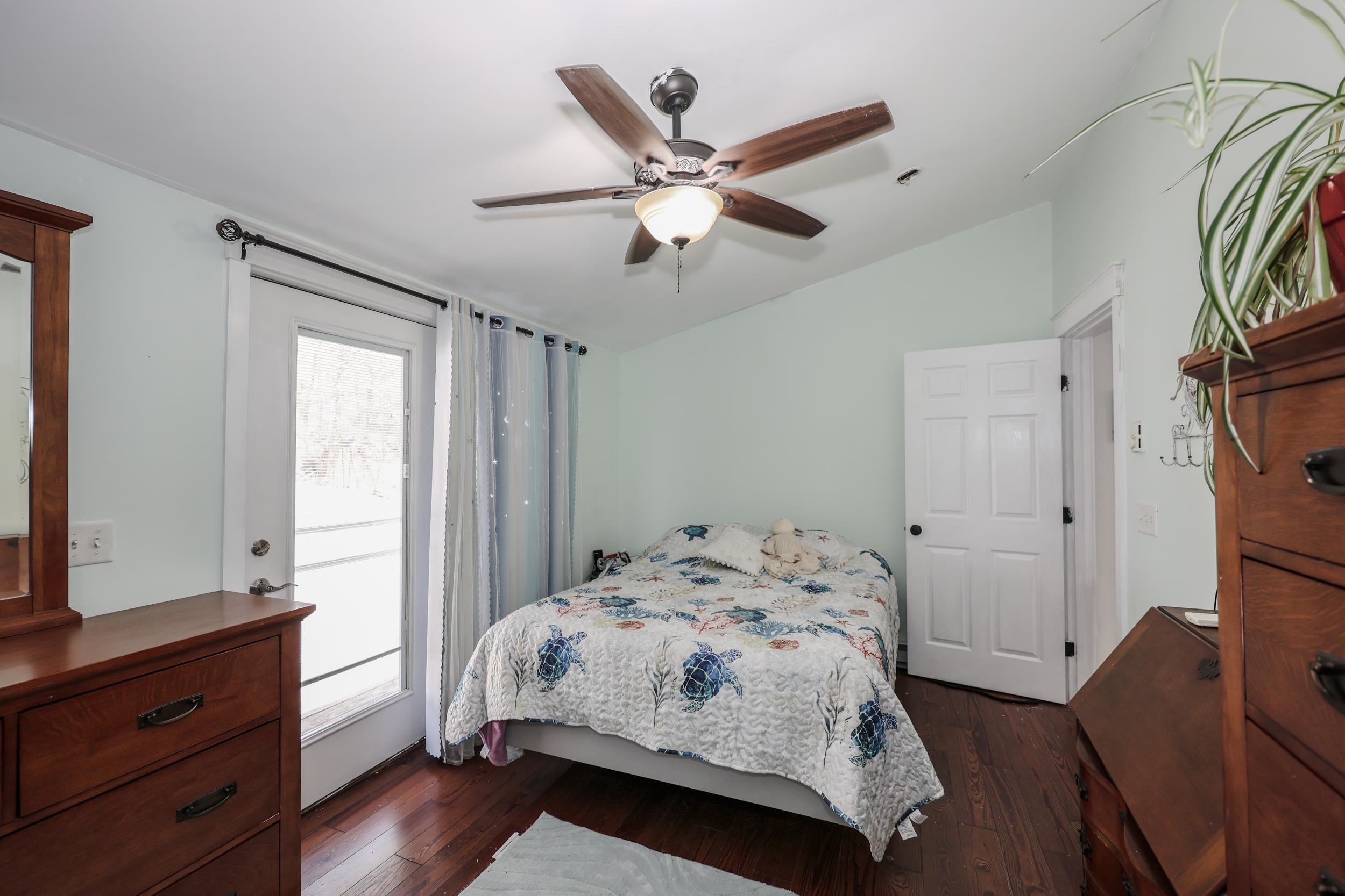 222 Hampstead Rd, Derry, NH 03038