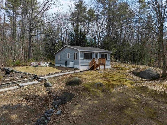25 S Mayhew Rd, Hebron, NH 03241