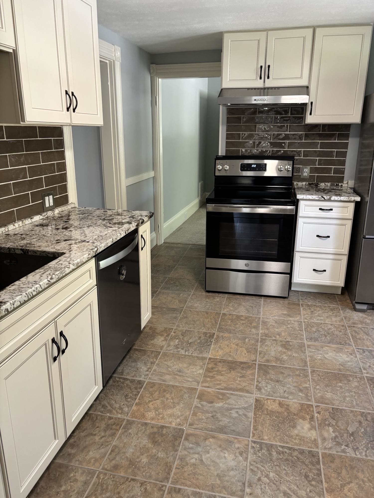 393 Main St, Nashua, NH 03060