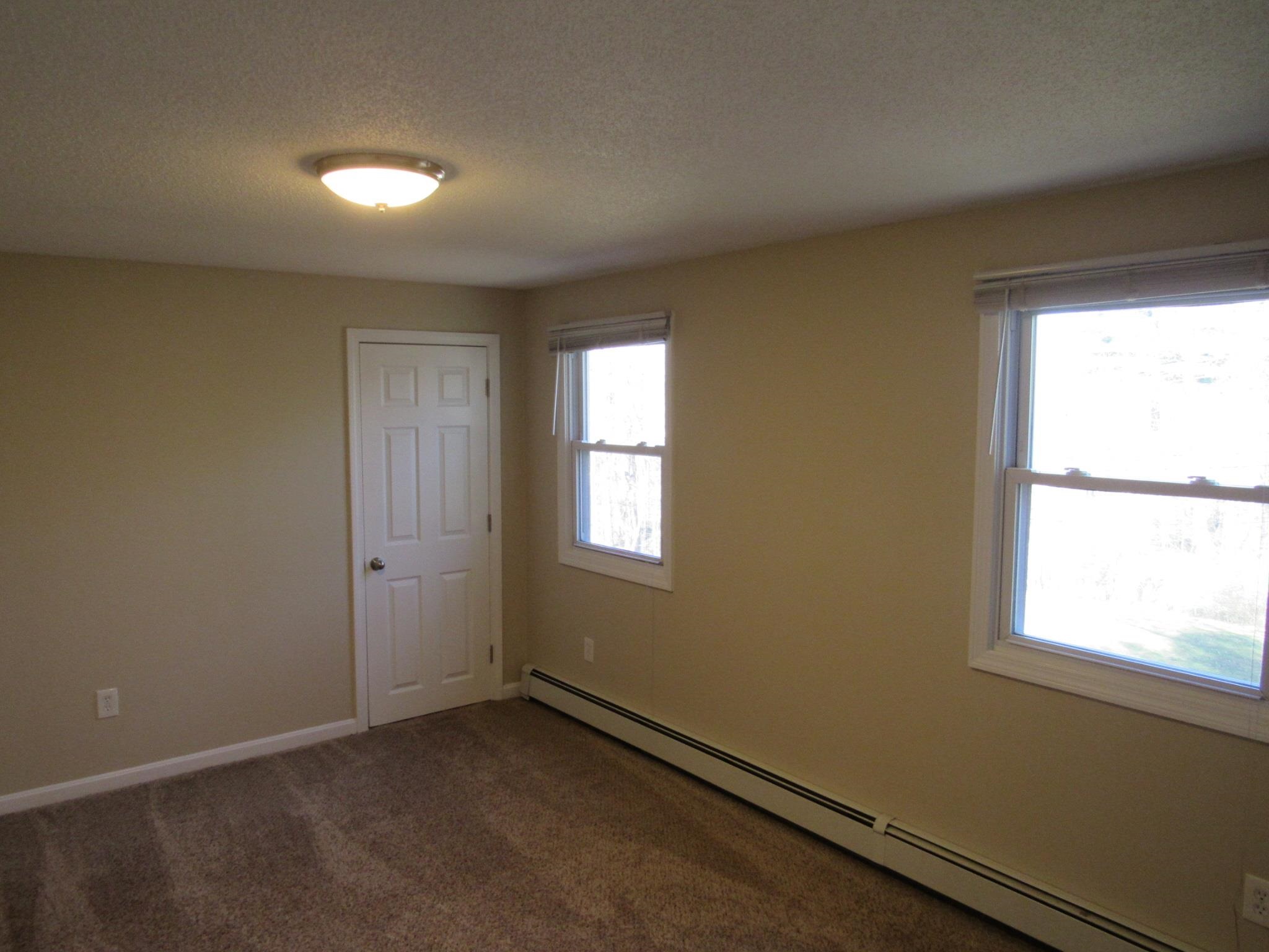 375 Whitehall Rd, Hooksett, NH 03106