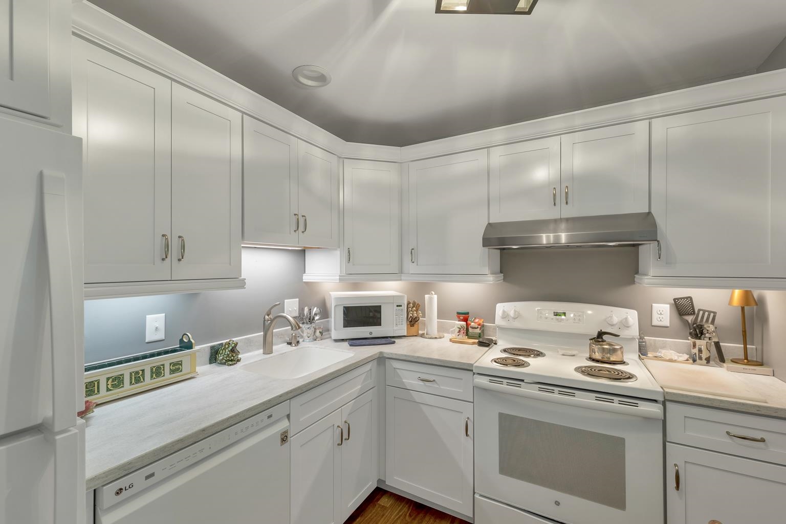 332 Parkside Rd, New London, NH 03257