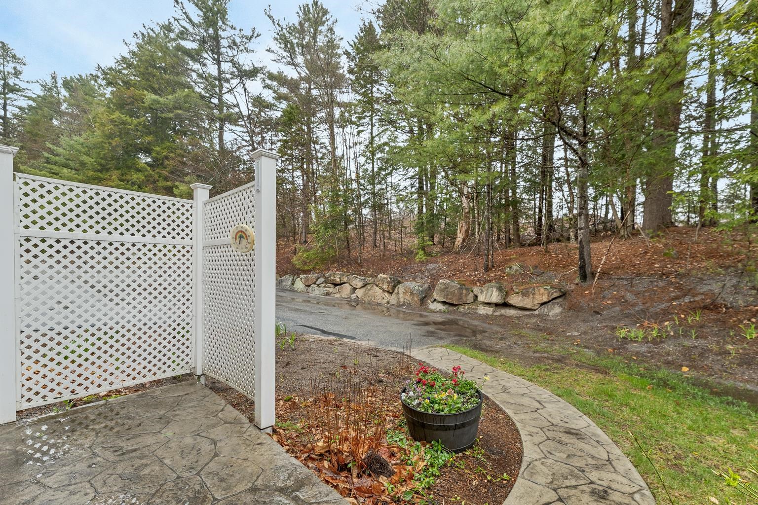 332 Parkside Rd, New London, NH 03257