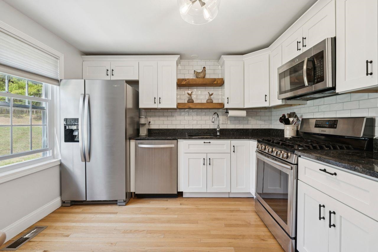 112 Winterwood Dr, Londonderry, NH 03053