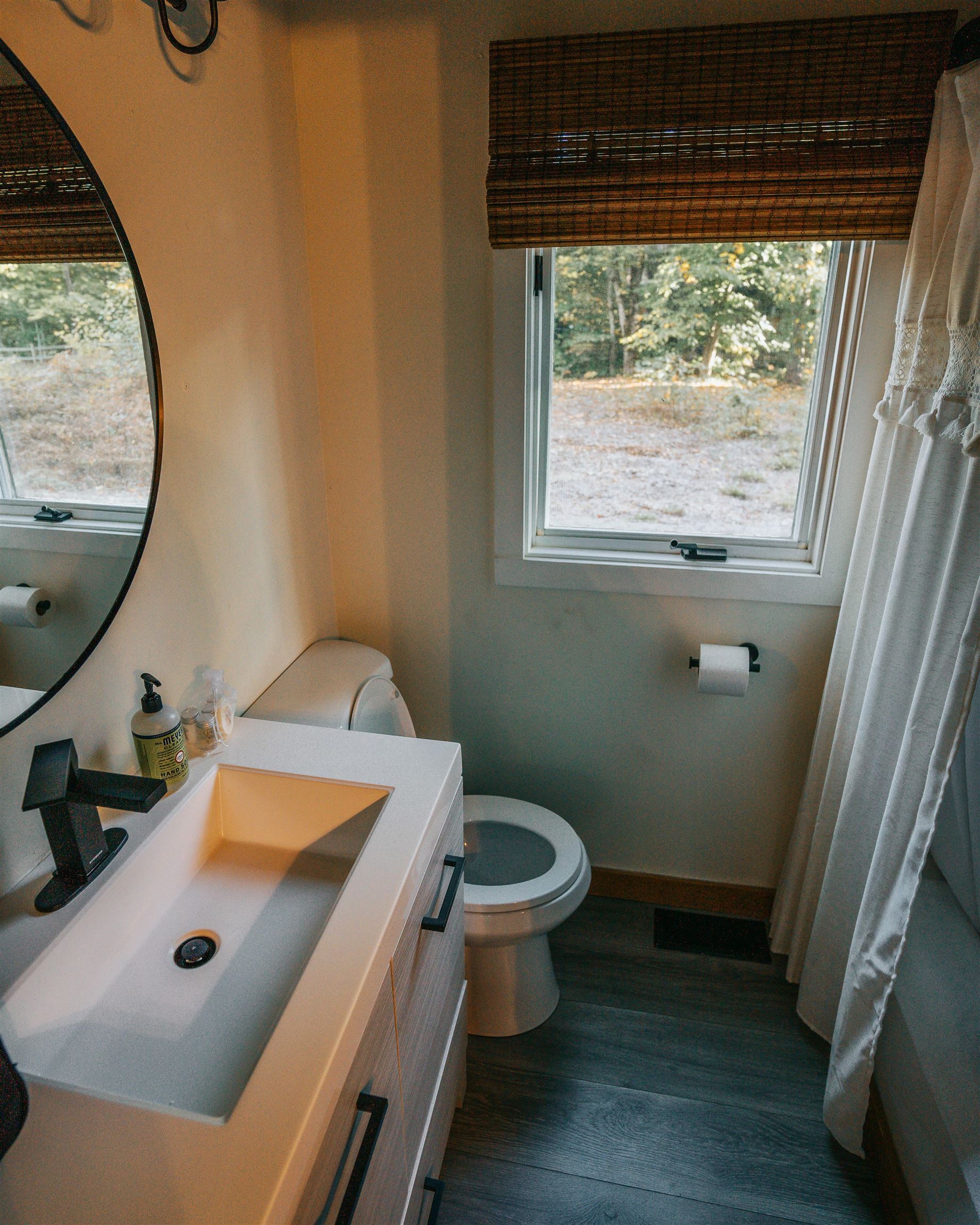 178 E Chocorua River Dr, Tamworth, NH 03886