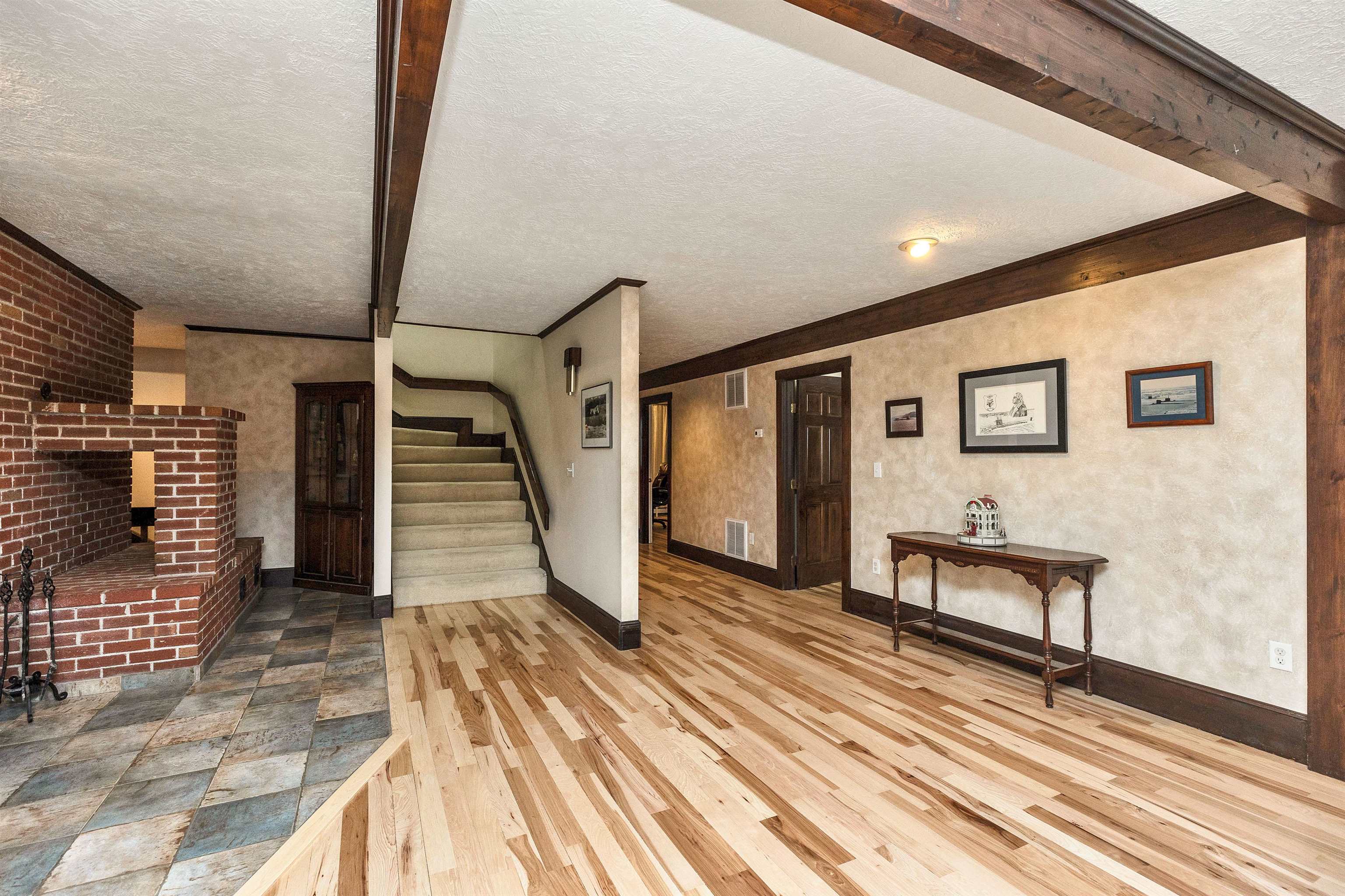 107 Fresh Pond Ln, Brookline, NH 03033