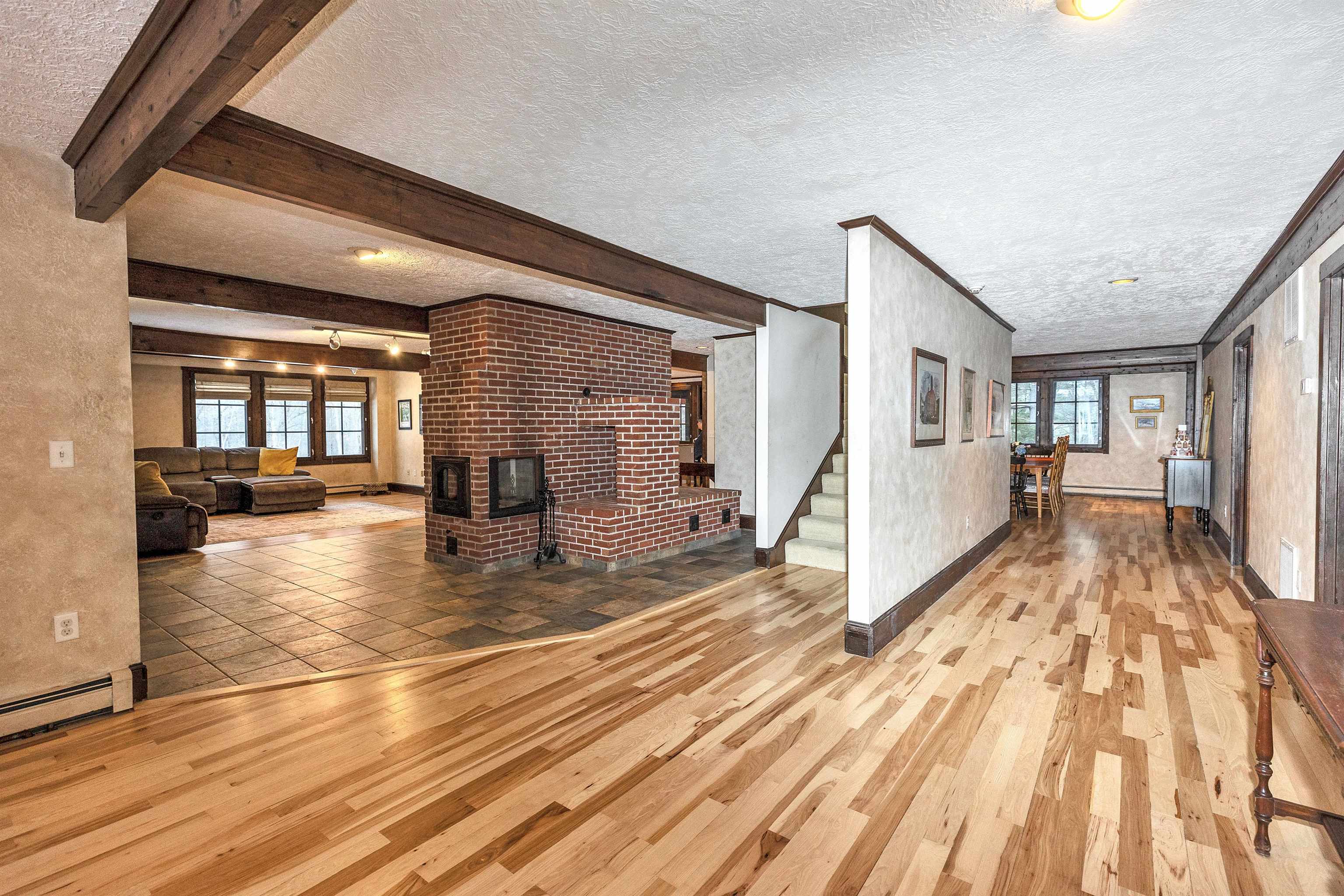 107 Fresh Pond Ln, Brookline, NH 03033