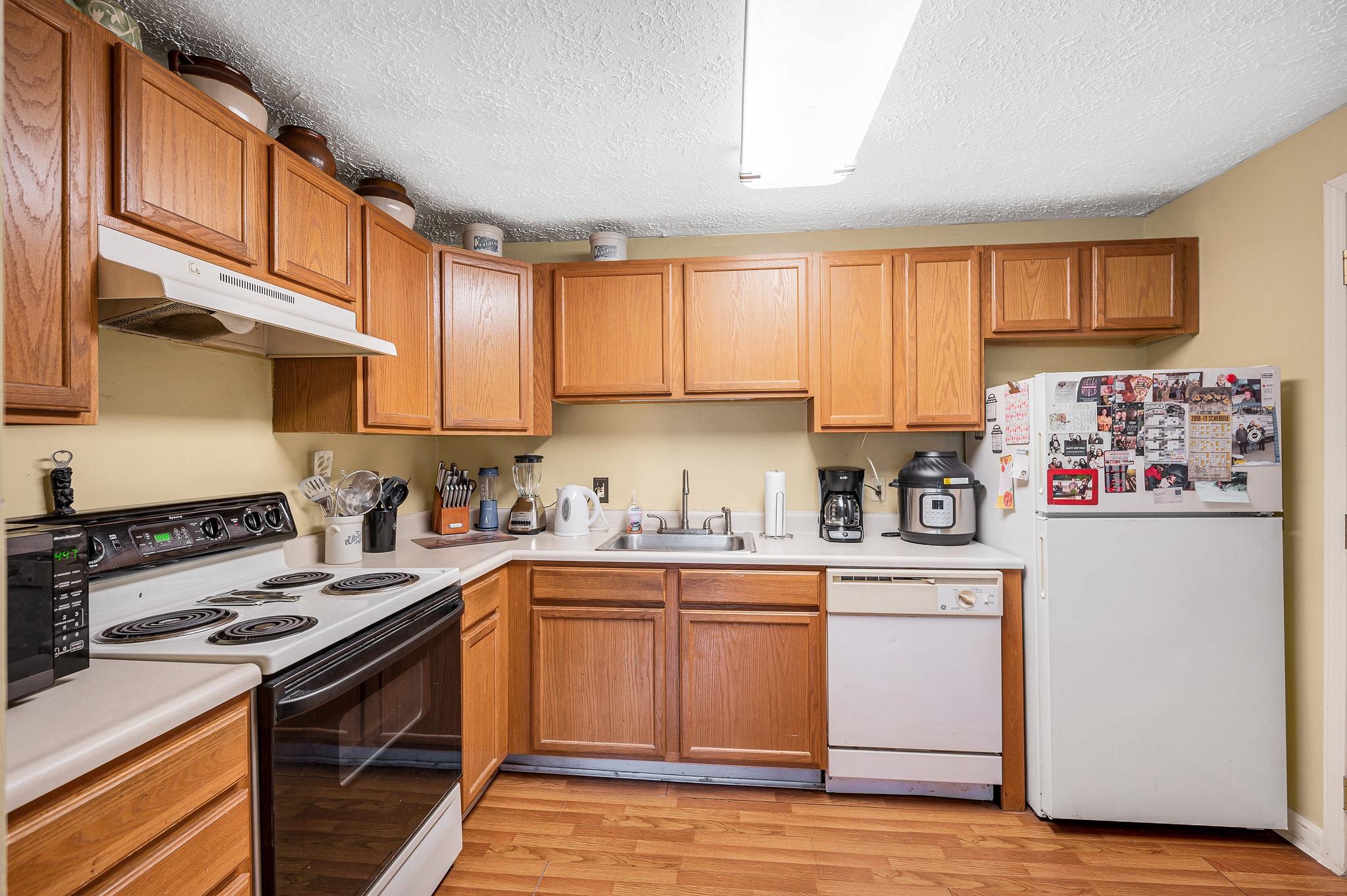 555 Calef Rd, Manchester, NH 03103