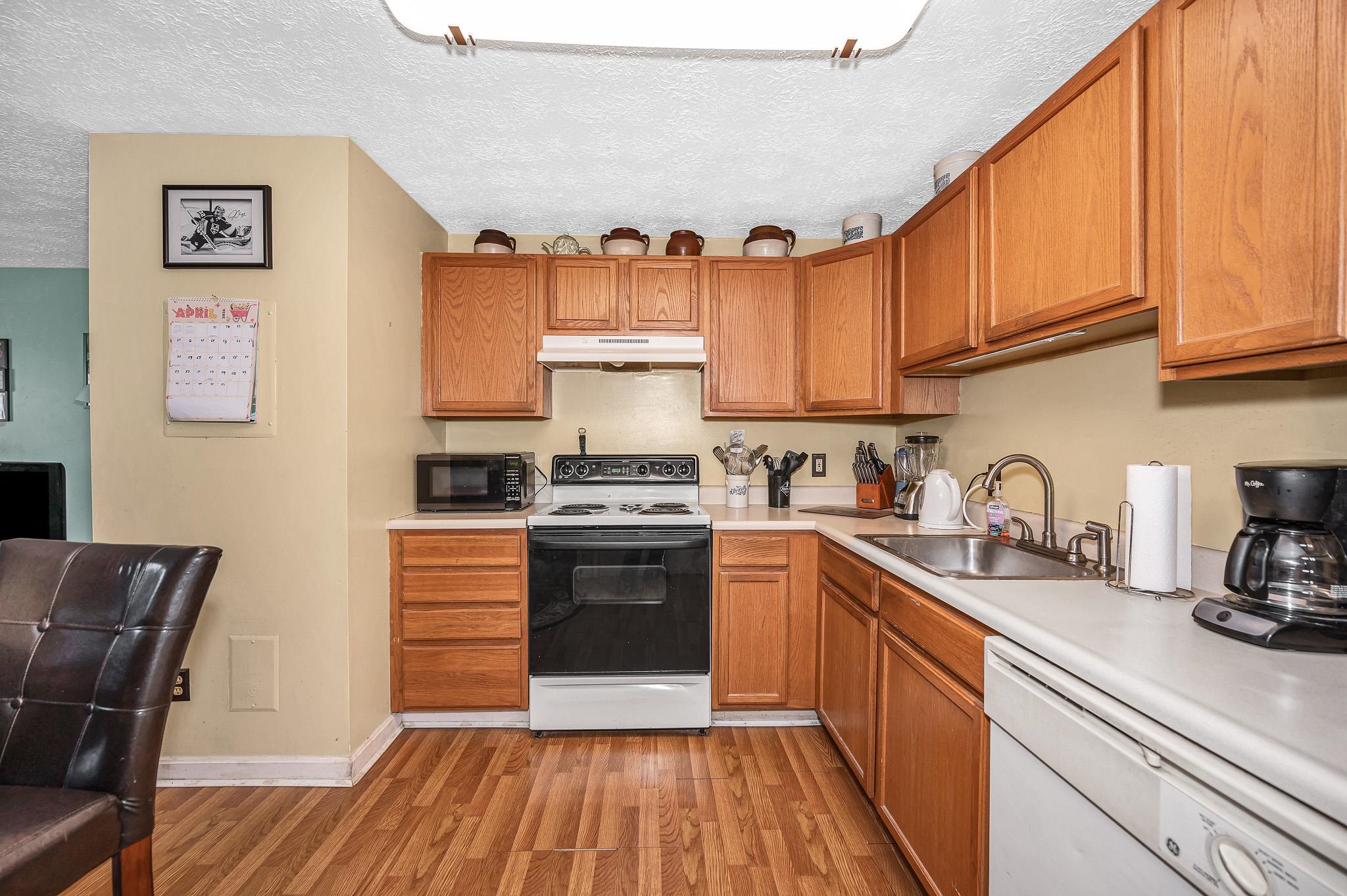 555 Calef Rd, Manchester, NH 03103