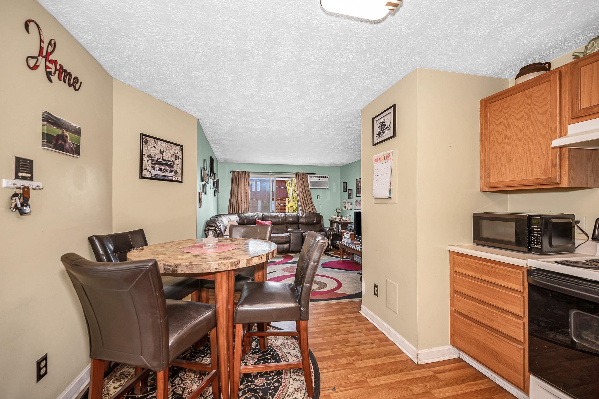 555 Calef Rd, Manchester, NH 03103