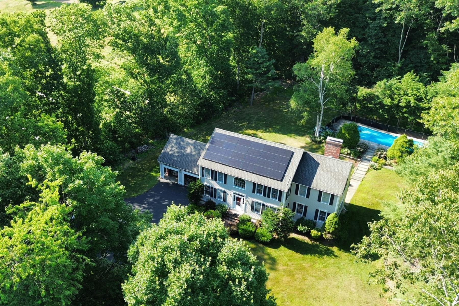 6 Drury Plains Rd, Stratham, NH 03885