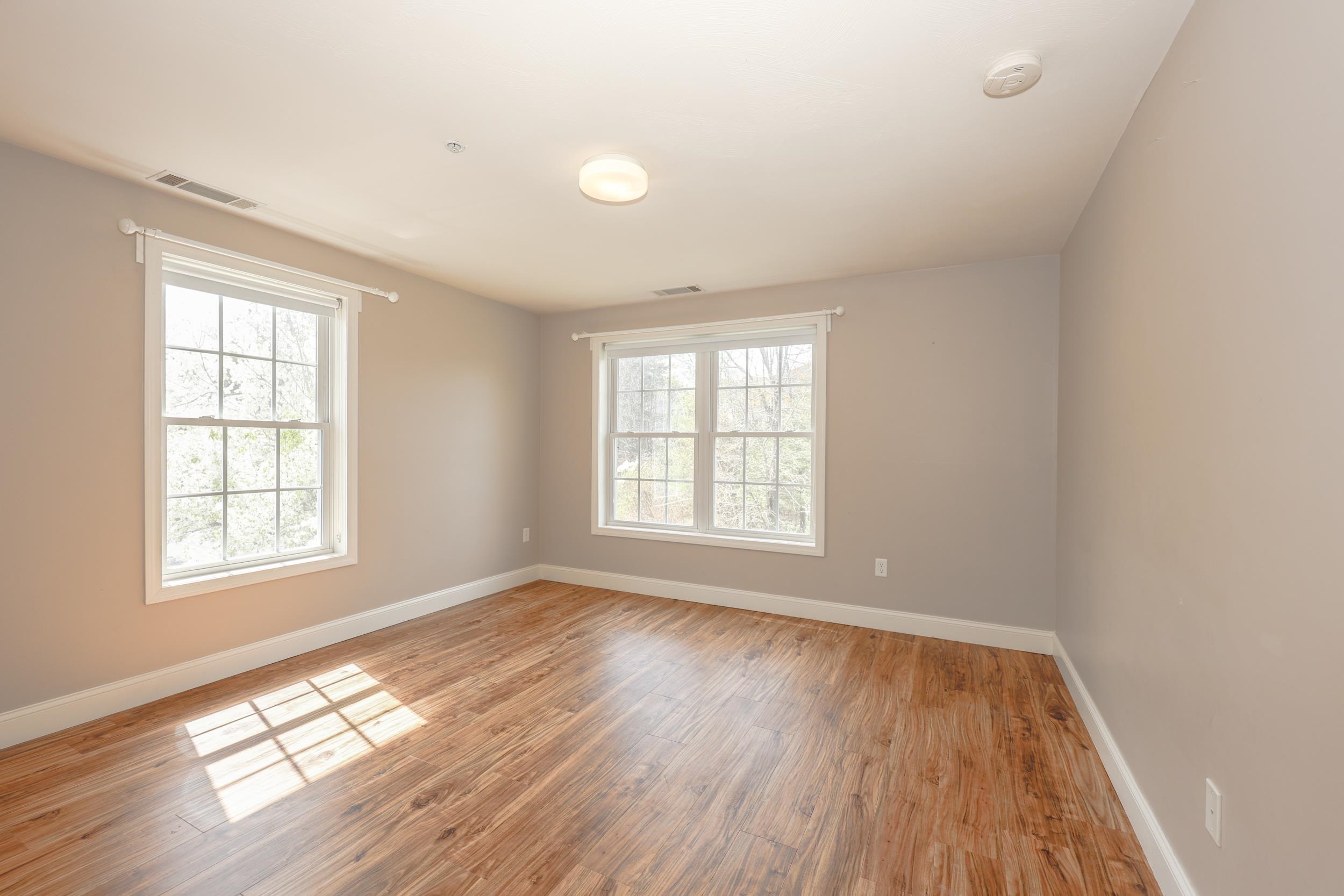 18 Crestview Cir #207, Londonderry, NH 03053