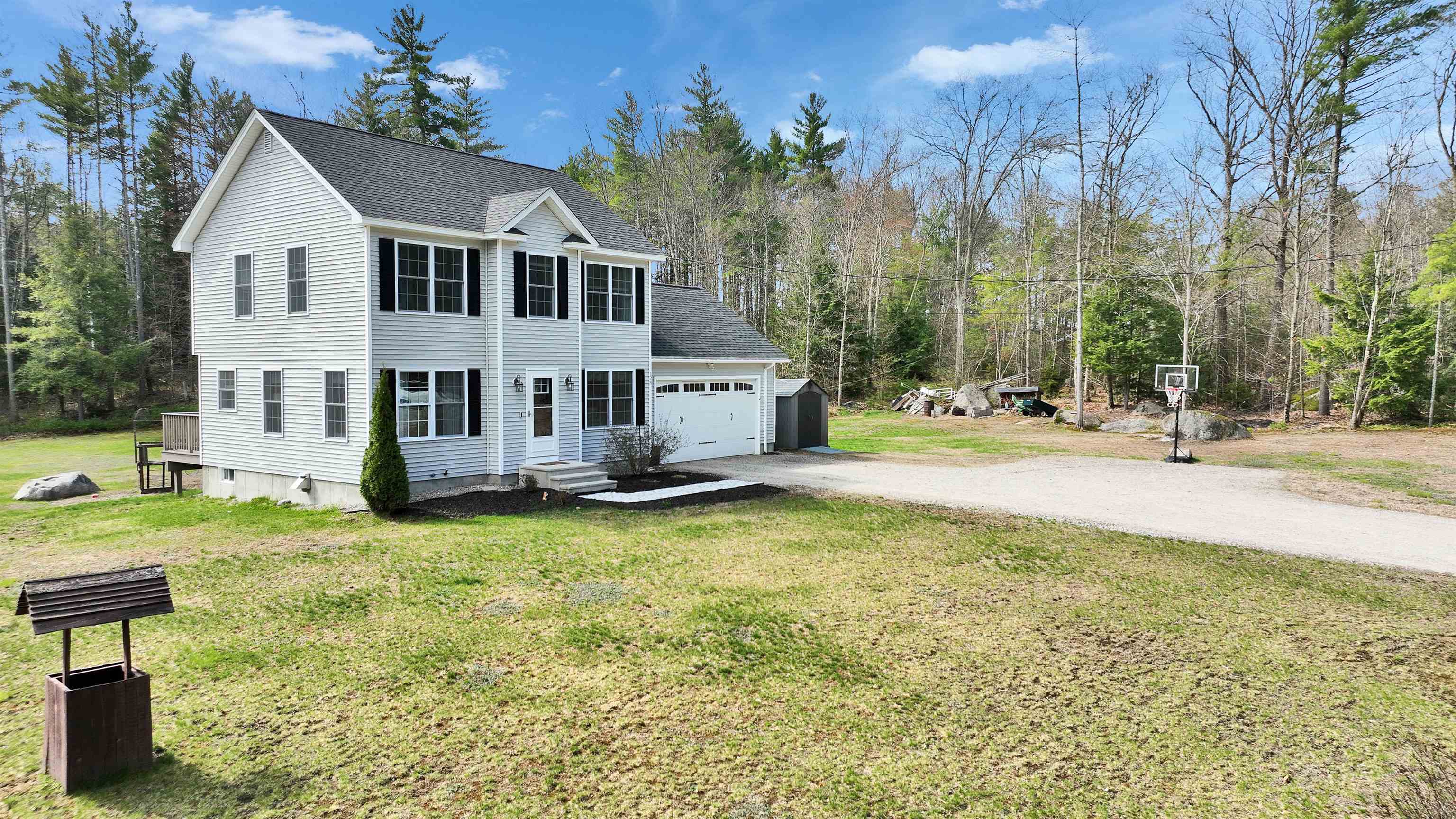 125 Pine Meadows Cir, Bennington, NH 03442