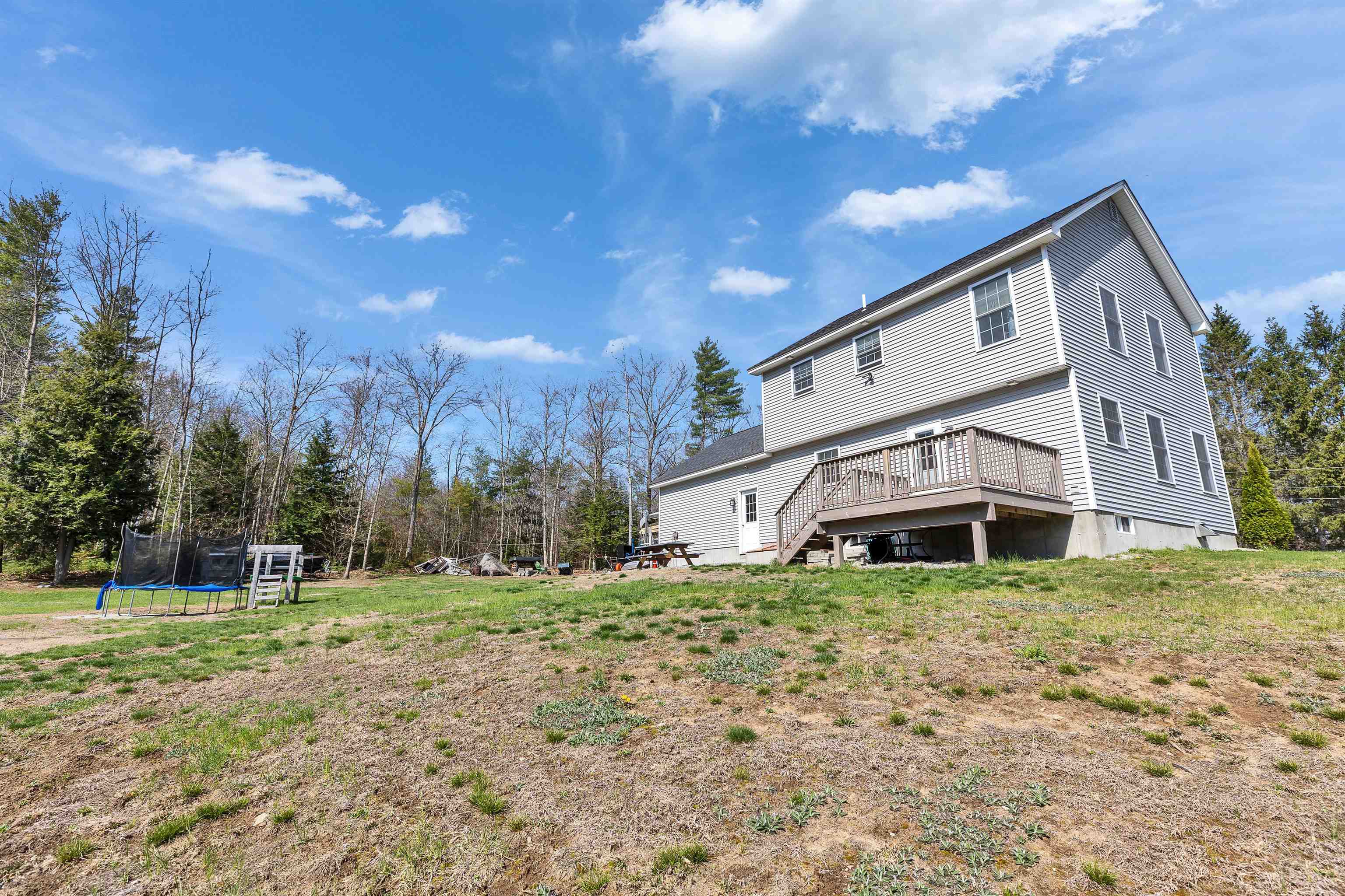 125 Pine Meadows Cir, Bennington, NH 03442
