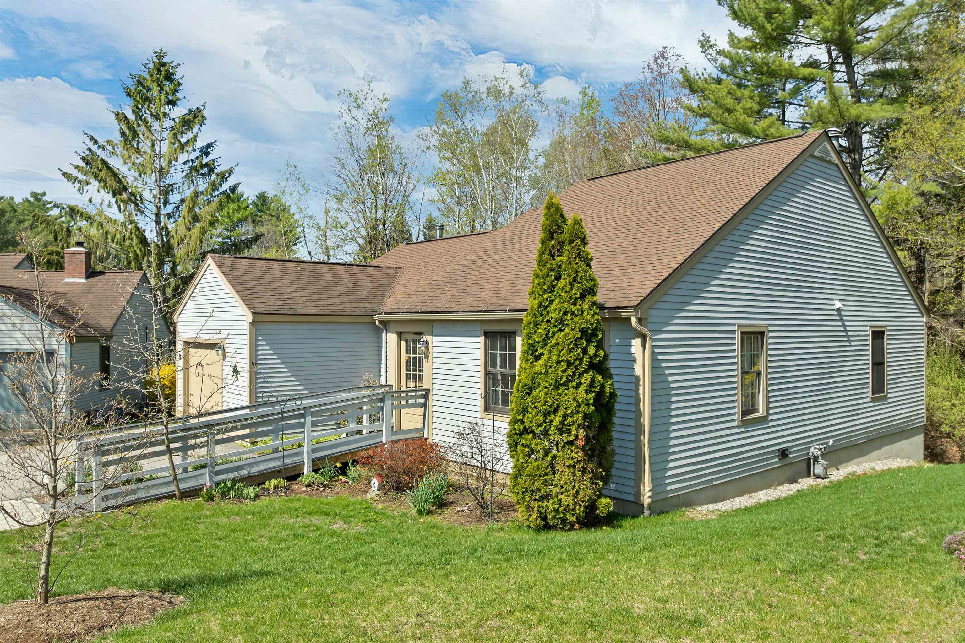 21 Mistwood Ln, Laconia, NH 03246