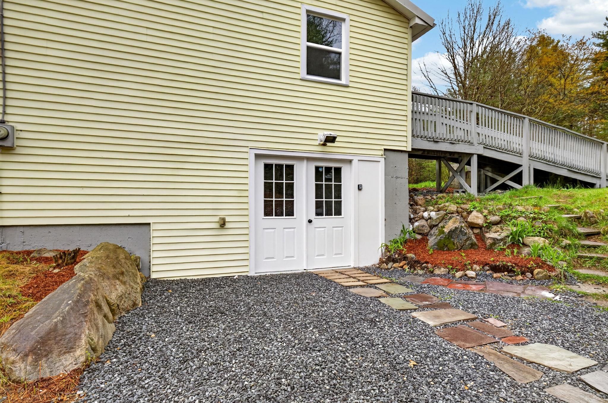 12 N Mason Rd, Brookline, NH 03033