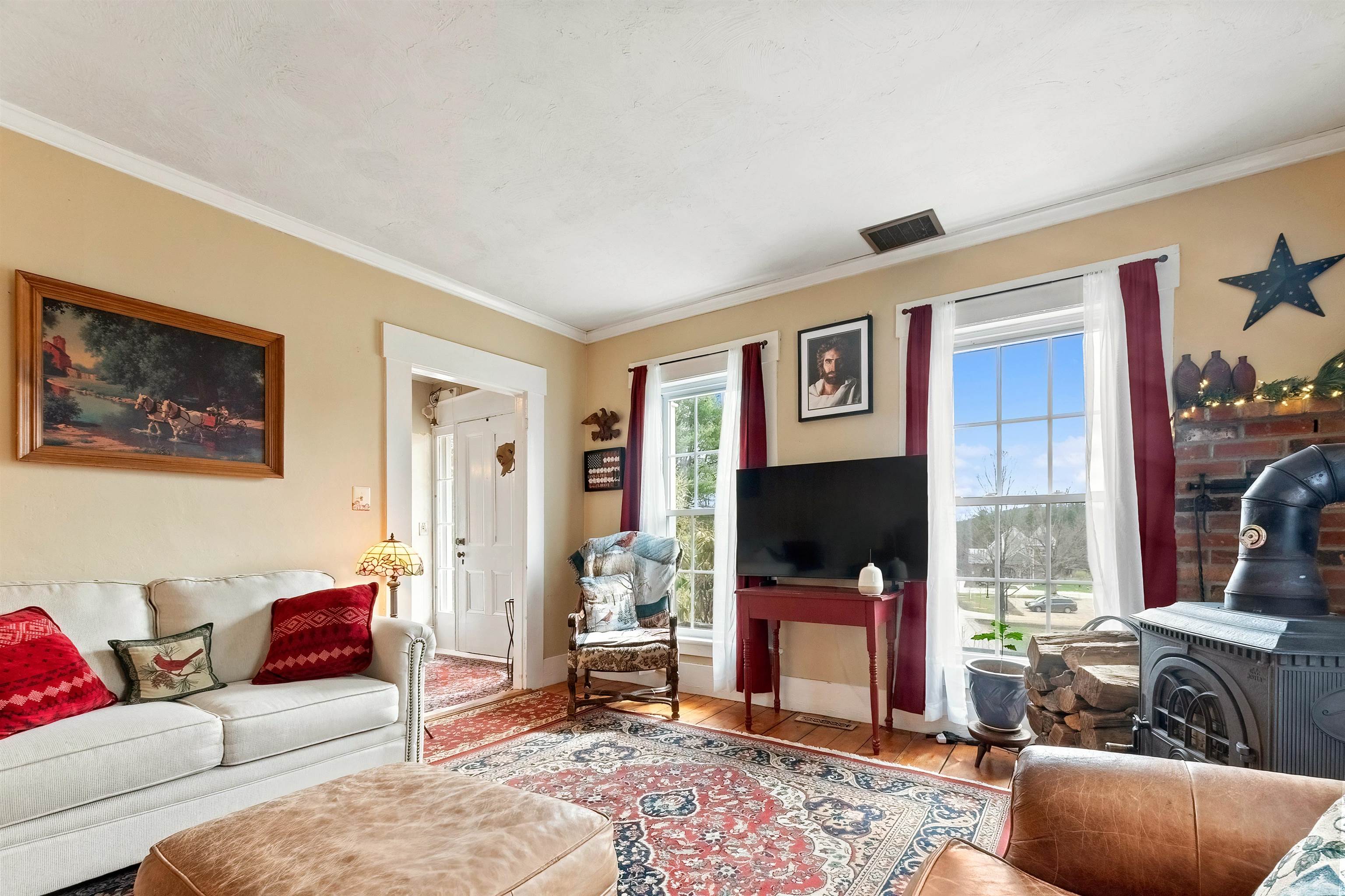 14 Grist Mill St, Sutton, NH 03260