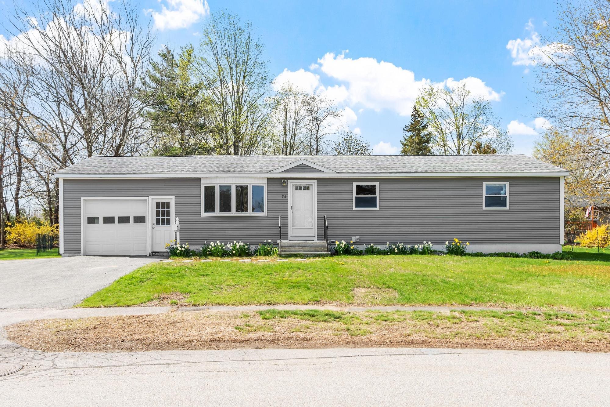 74 Suzanne Dr, Portsmouth, NH 03801