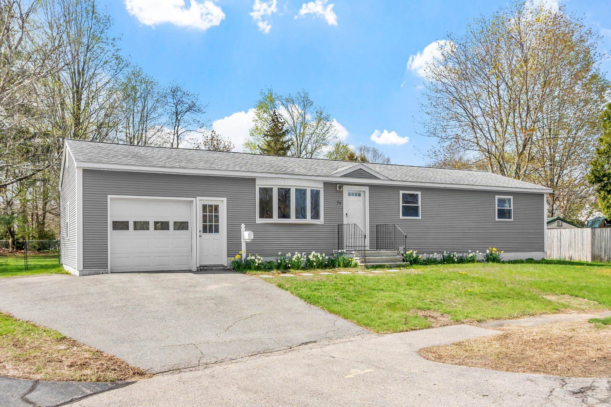 74 Suzanne Dr, Portsmouth, NH 03801