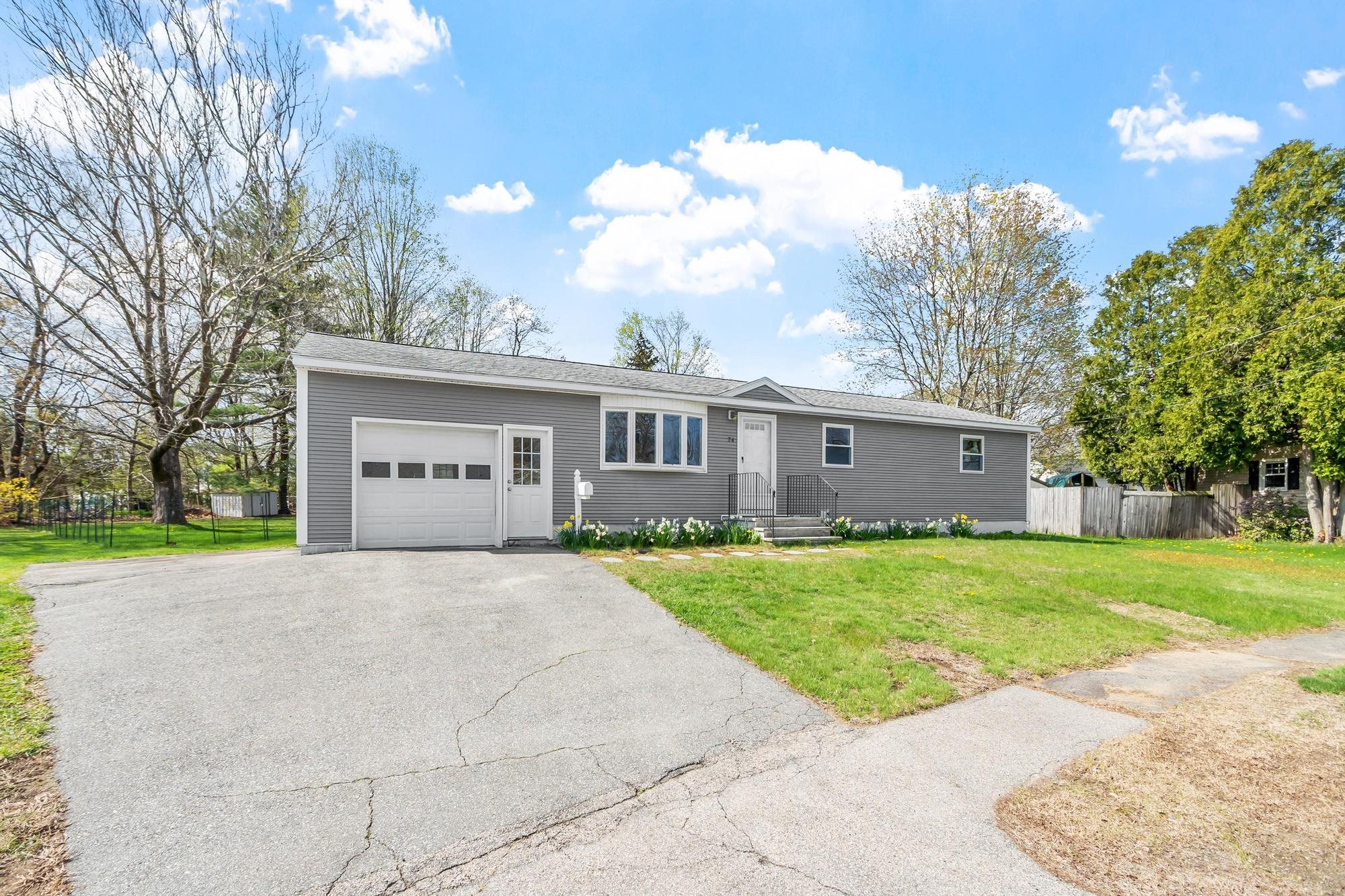 74 Suzanne Dr, Portsmouth, NH 03801