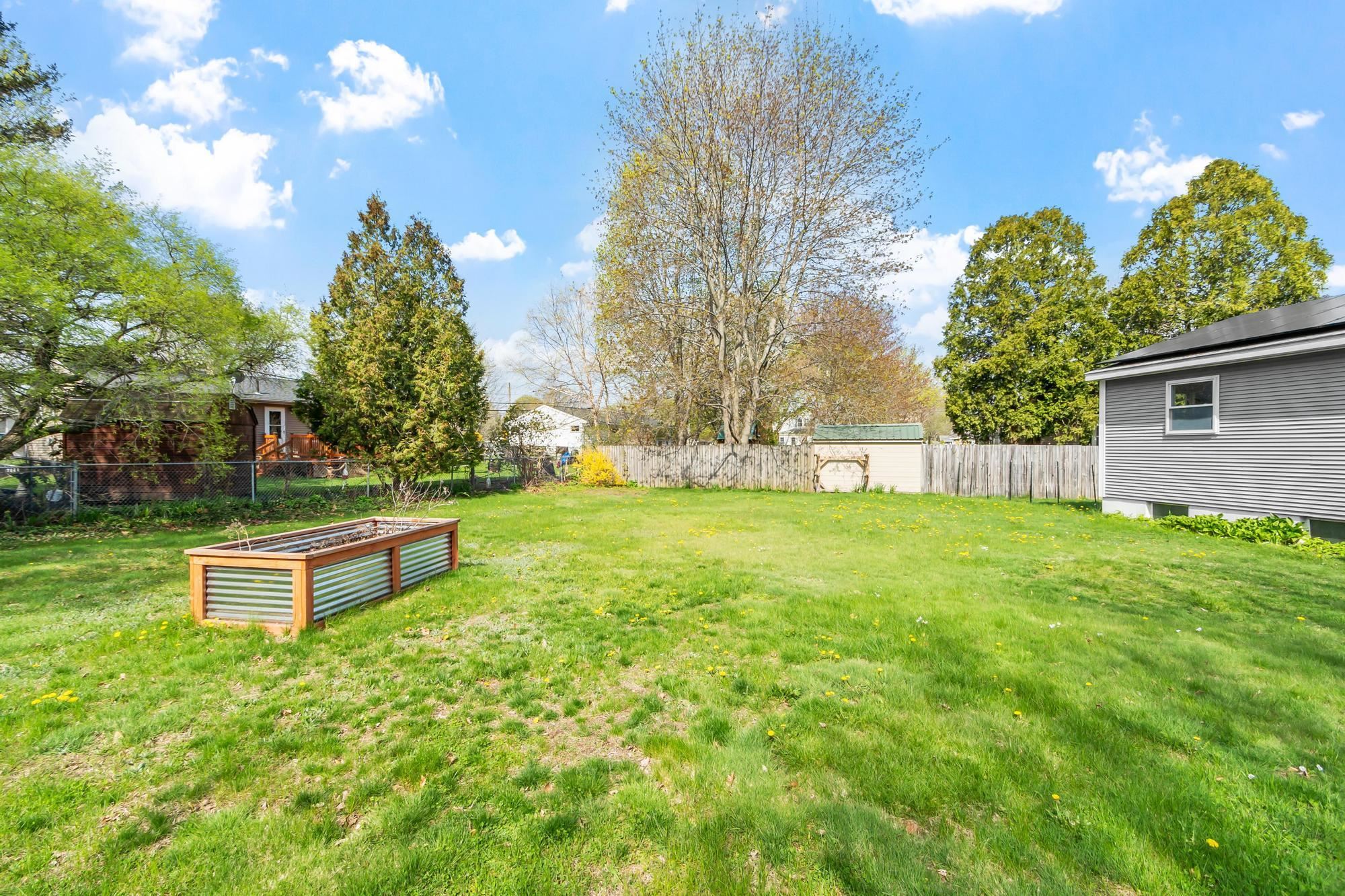 74 Suzanne Dr, Portsmouth, NH 03801
