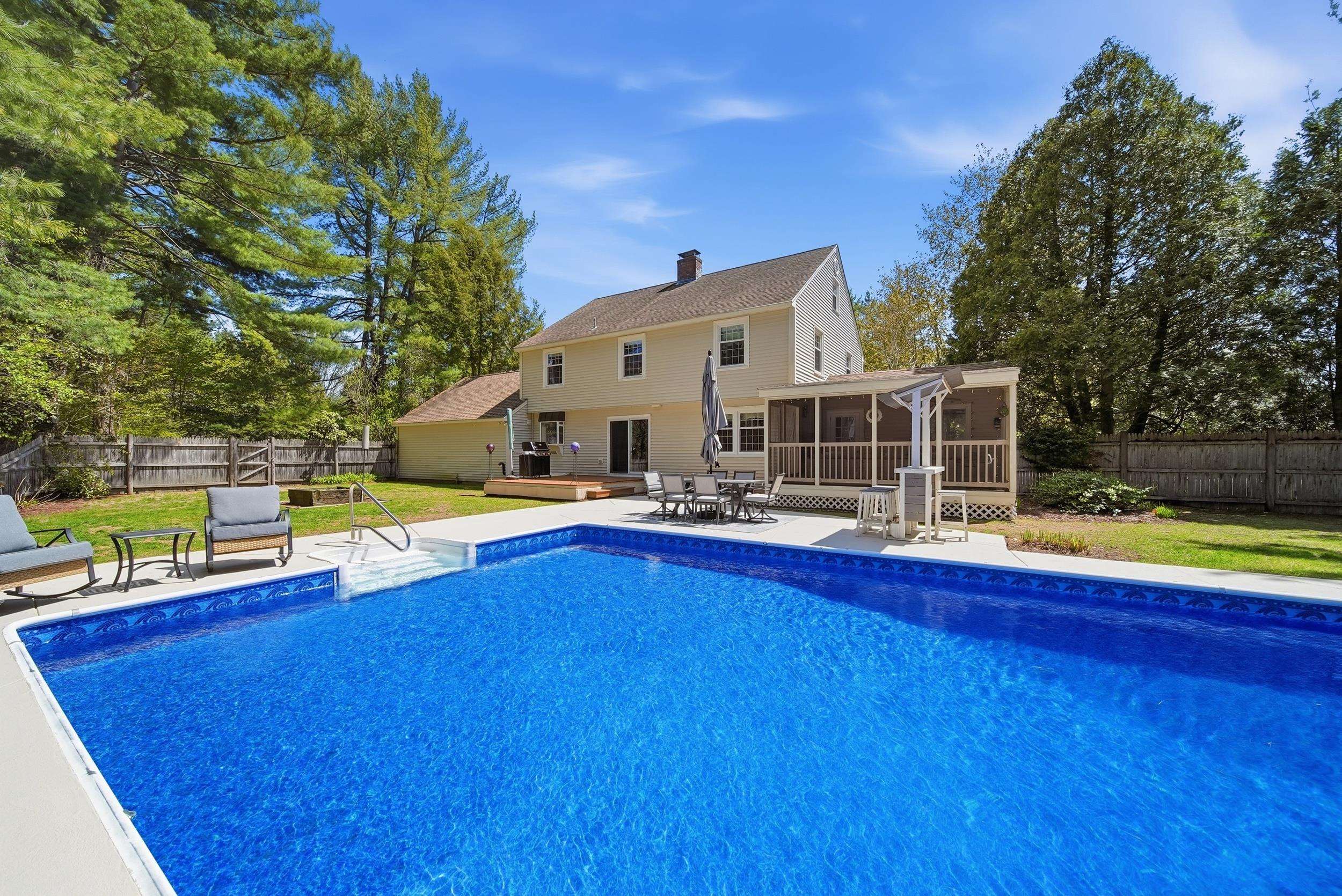 11 River Rd, Amherst, NH 03031