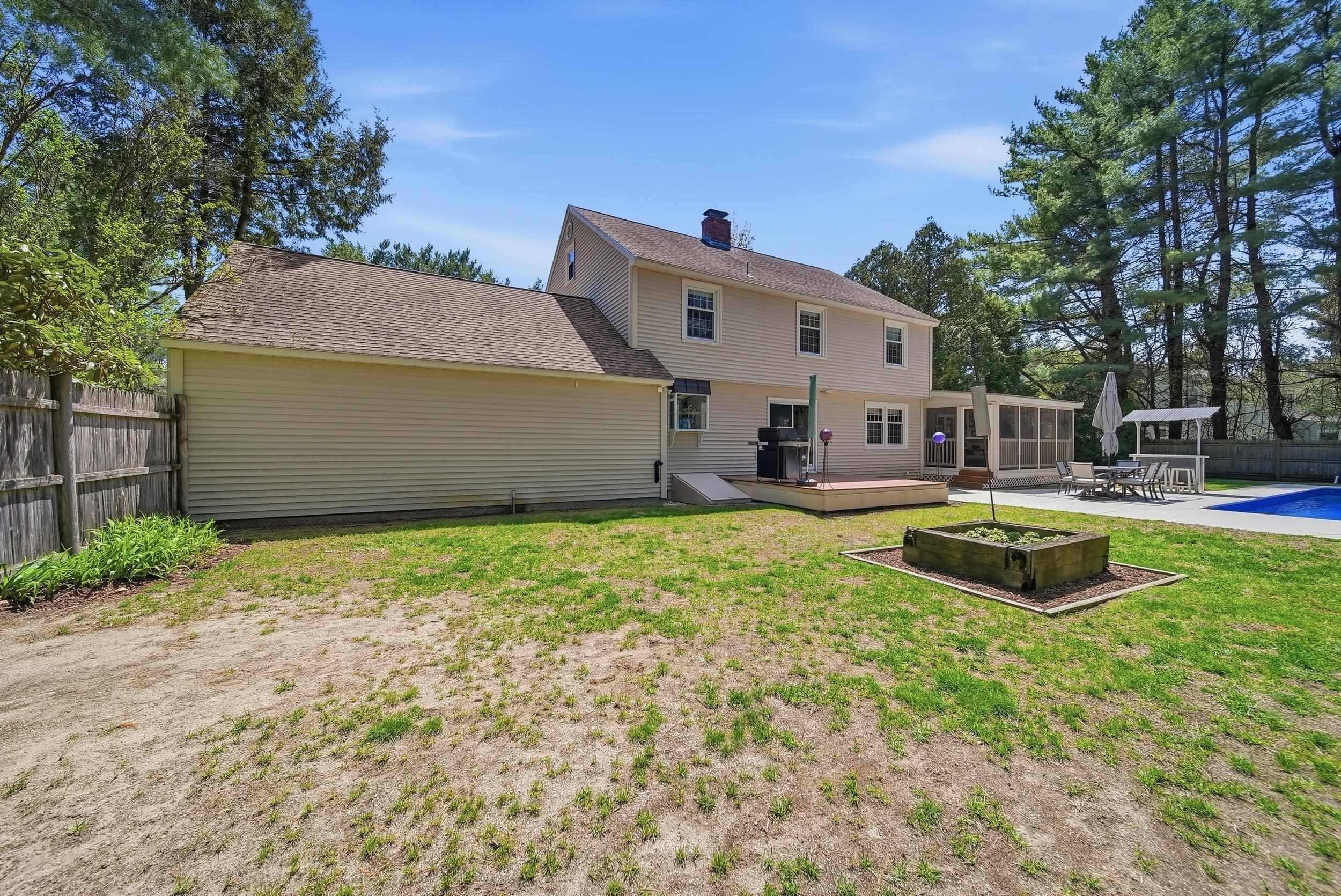 11 River Rd, Amherst, NH 03031