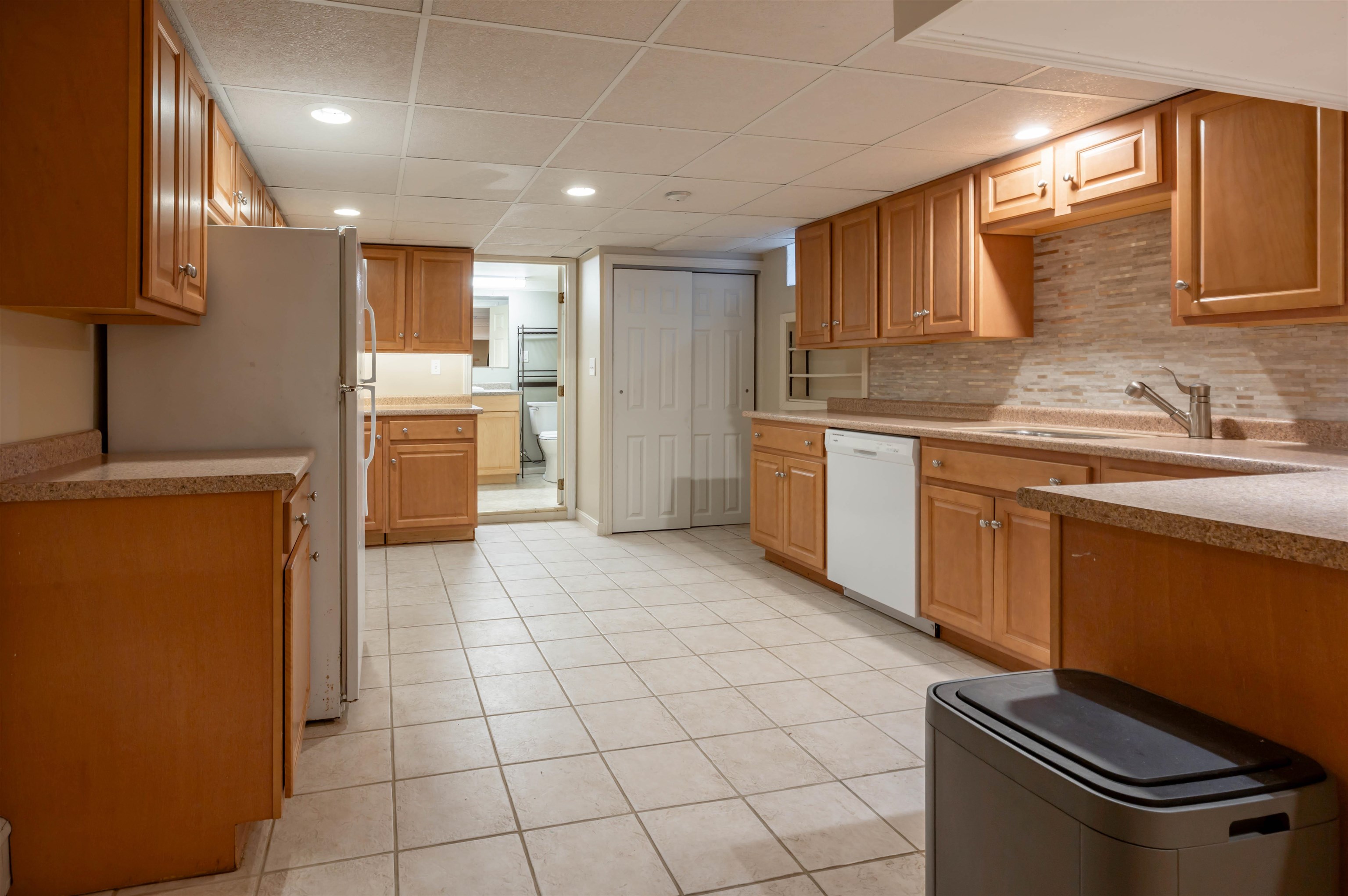 5 Ashland St, Nashua, NH 03064-1808