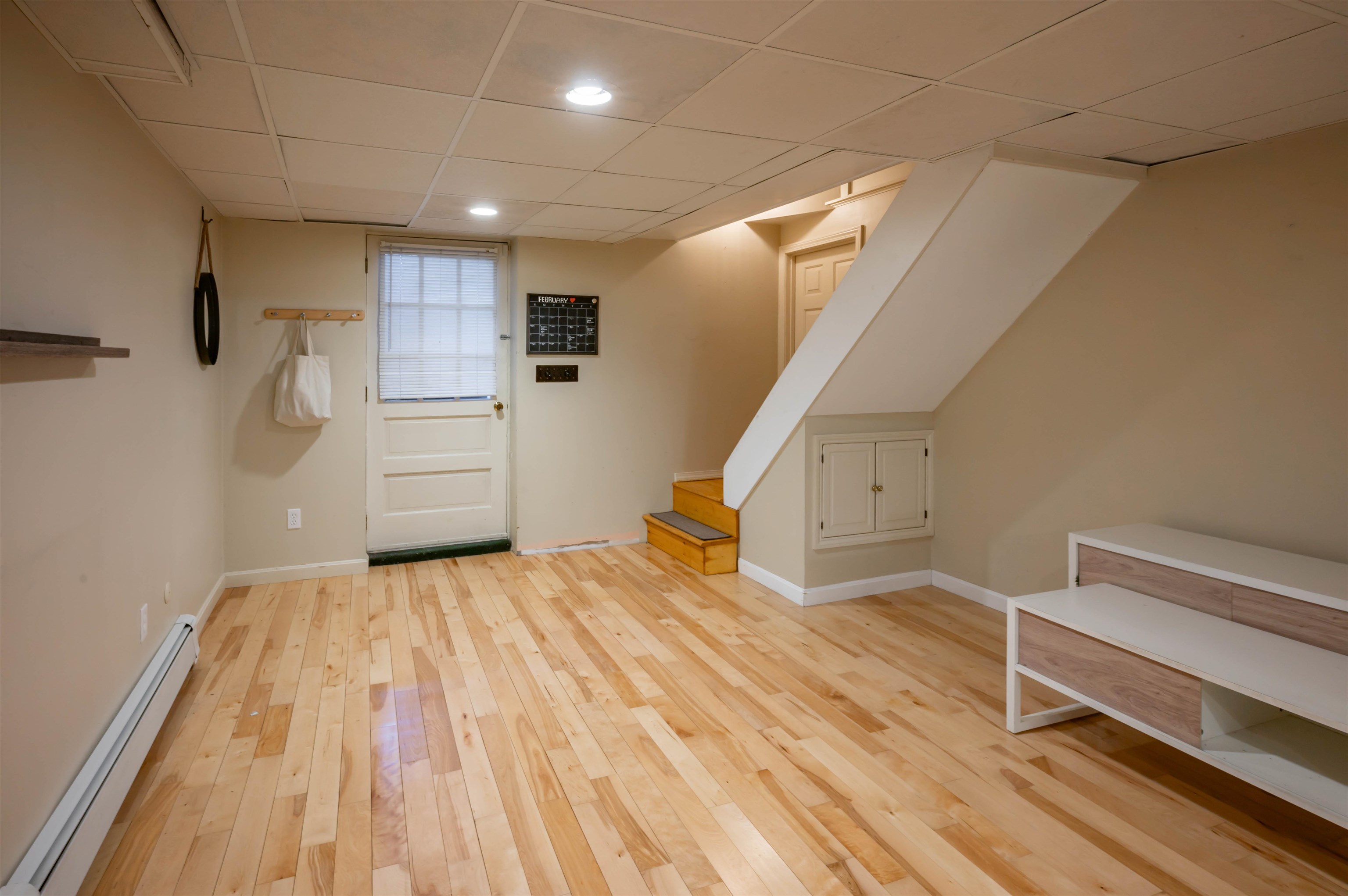 5 Ashland St, Nashua, NH 03064-1808