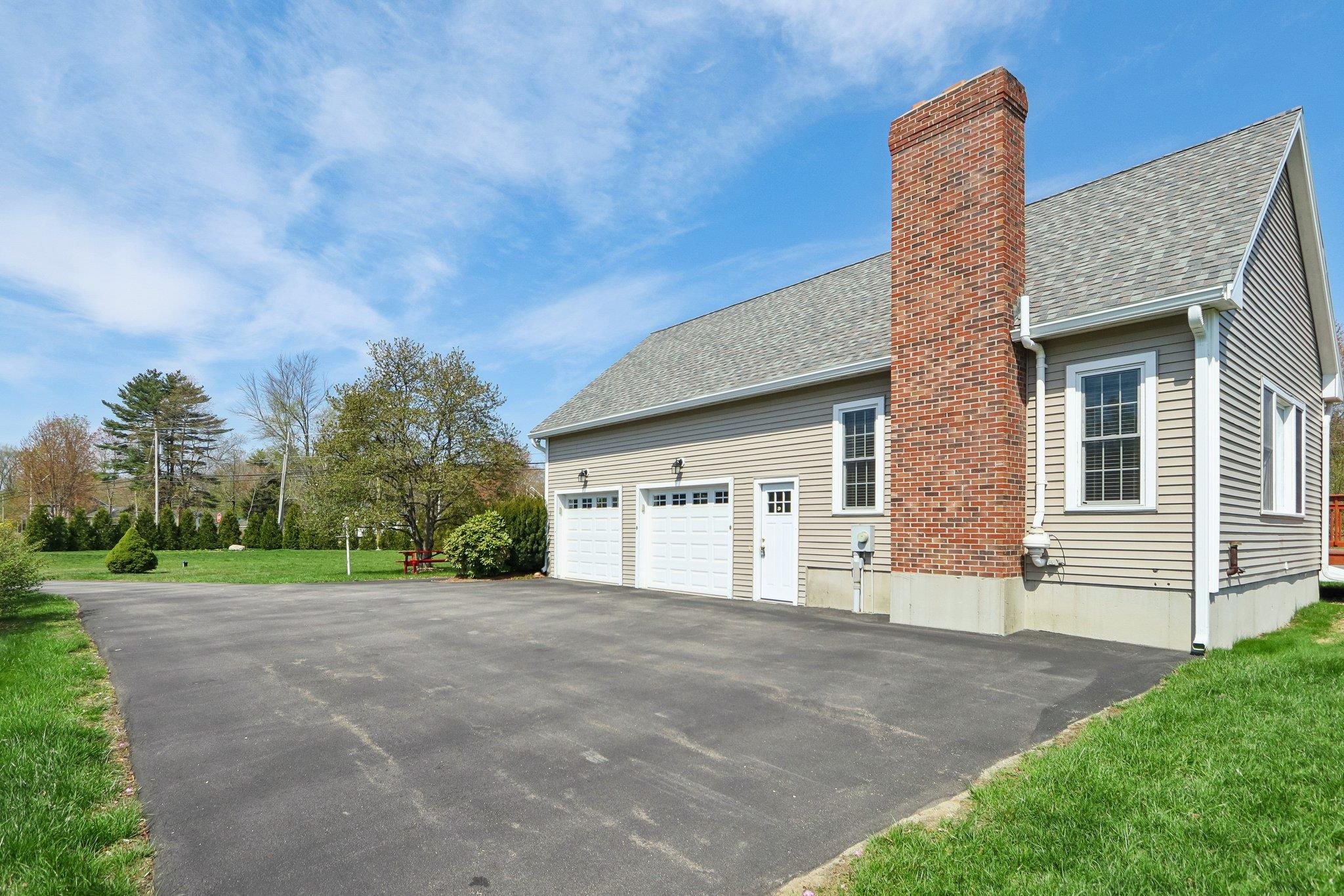 1 Squire Armour Rd, Windham, NH 03087