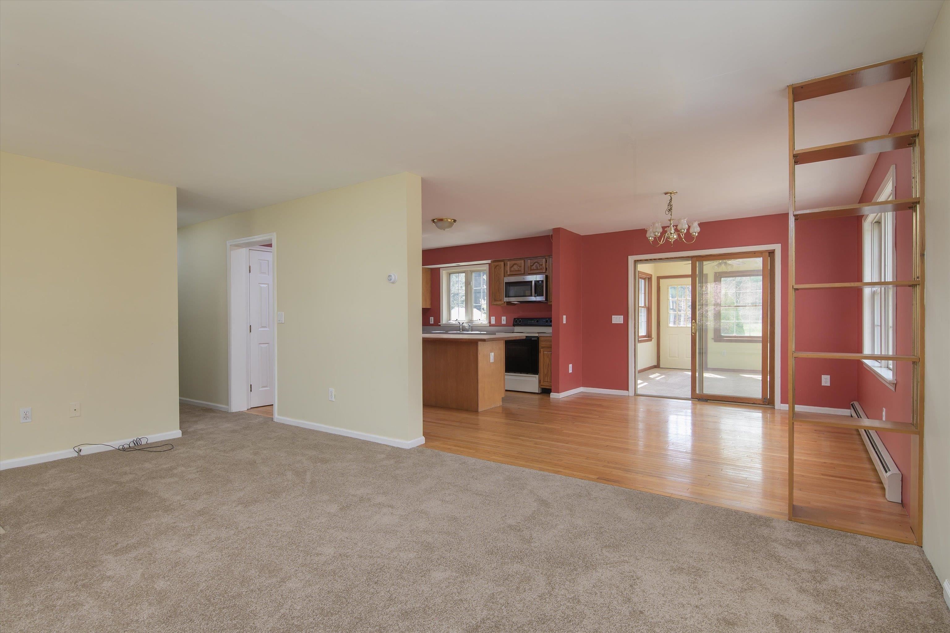 Living/Dining Room 25192420