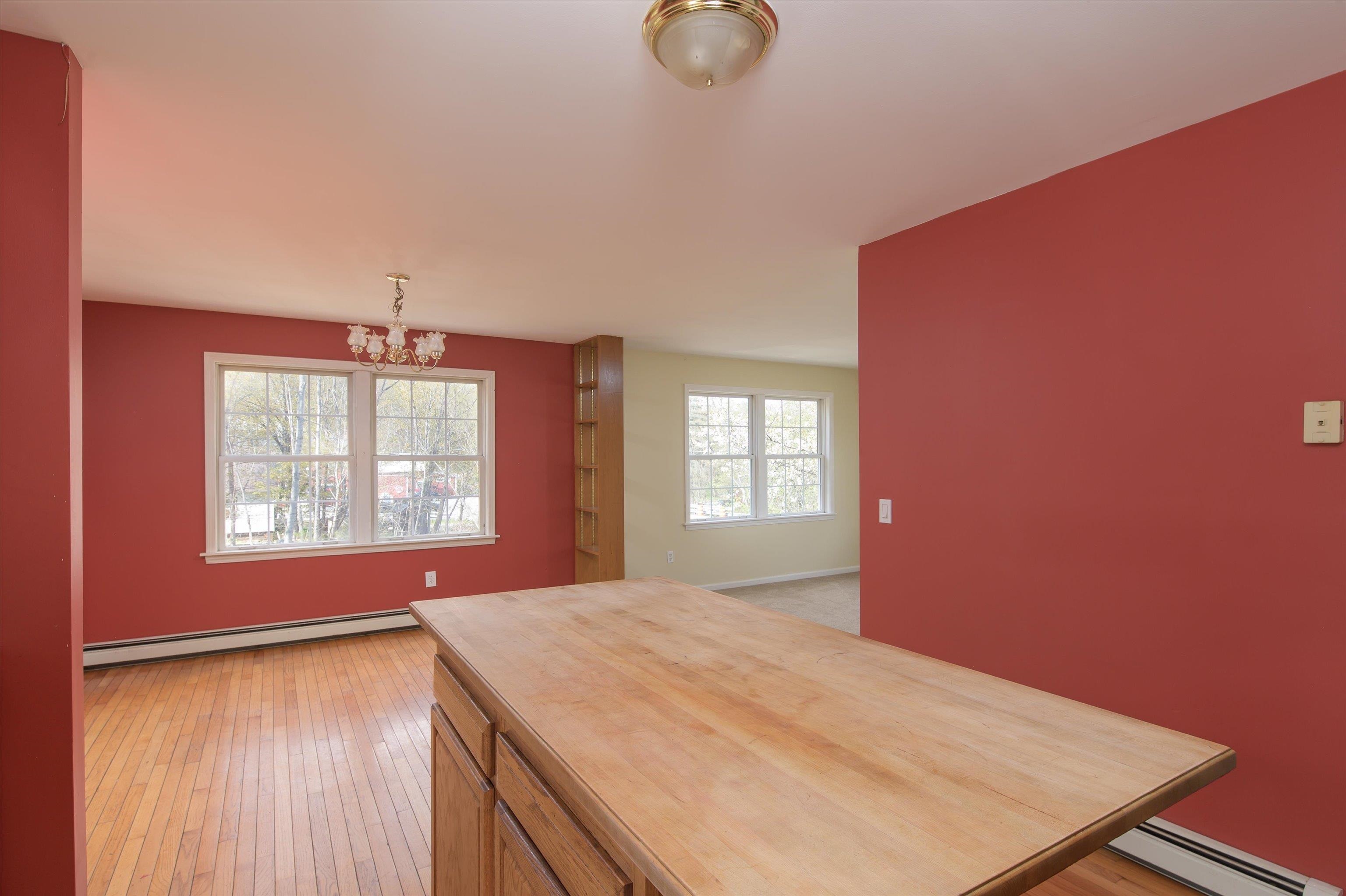 Kitchen Dining Room 25192445