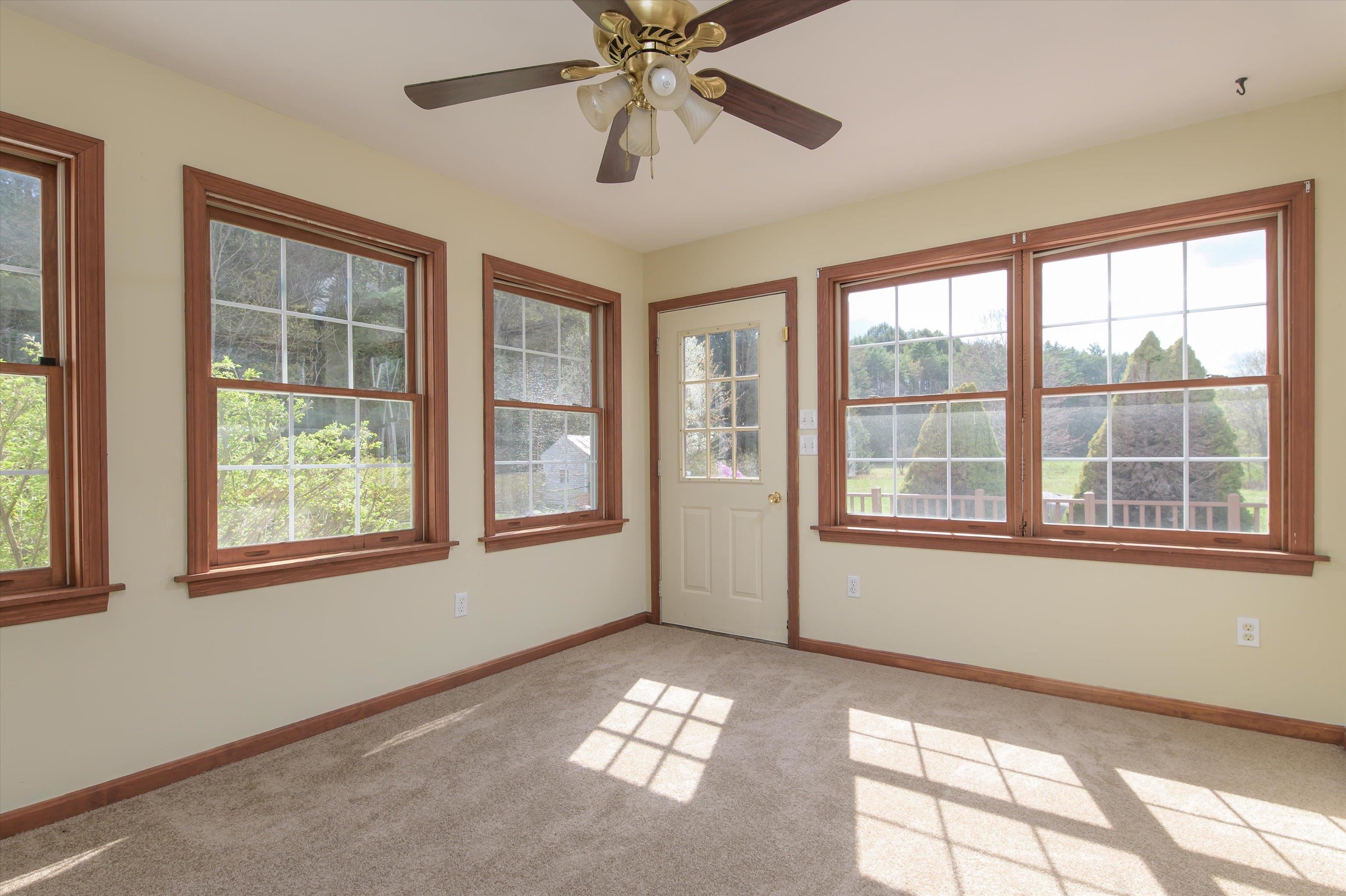 Sun Room 25192452