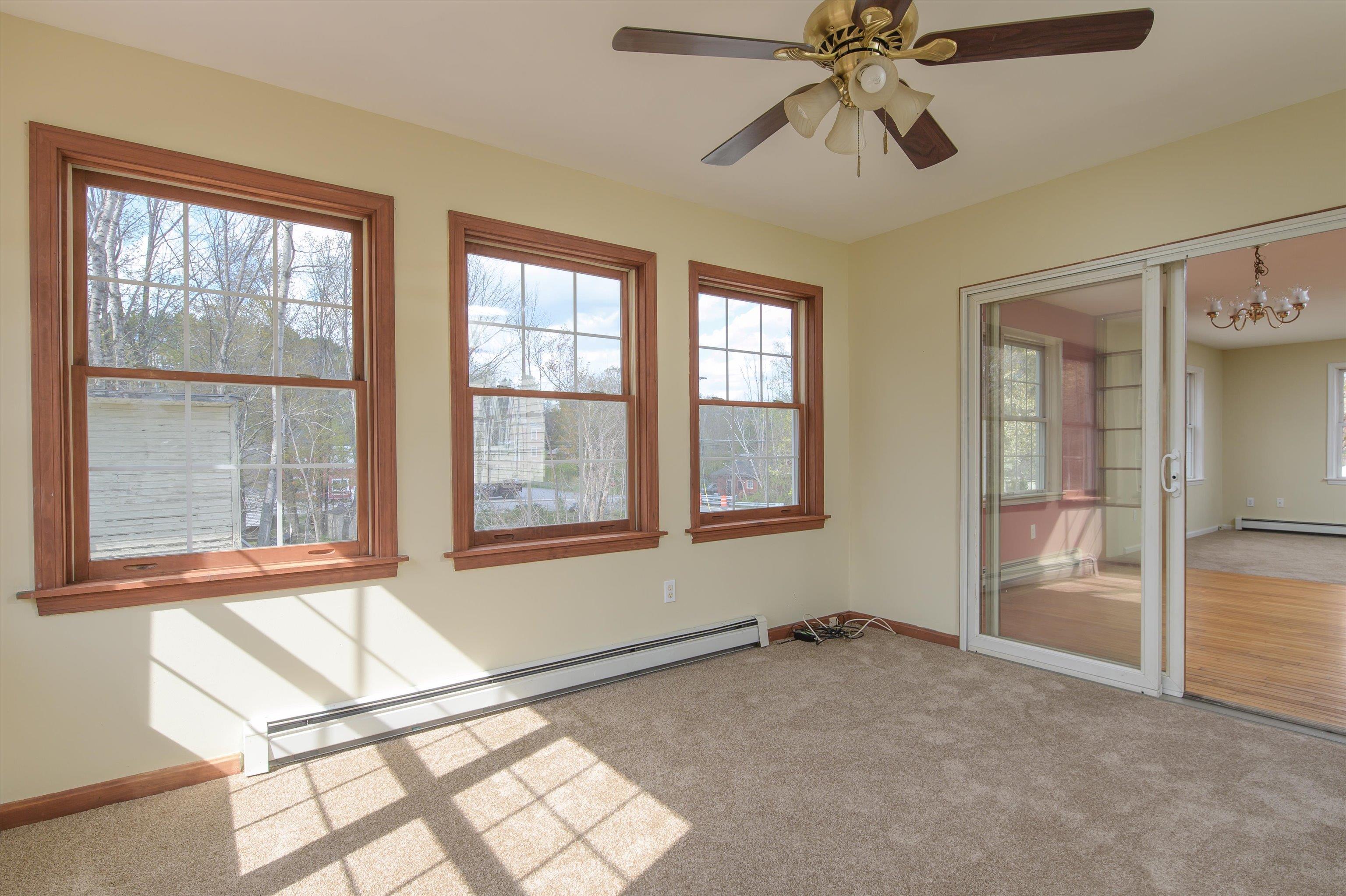 Sun Room 25192461