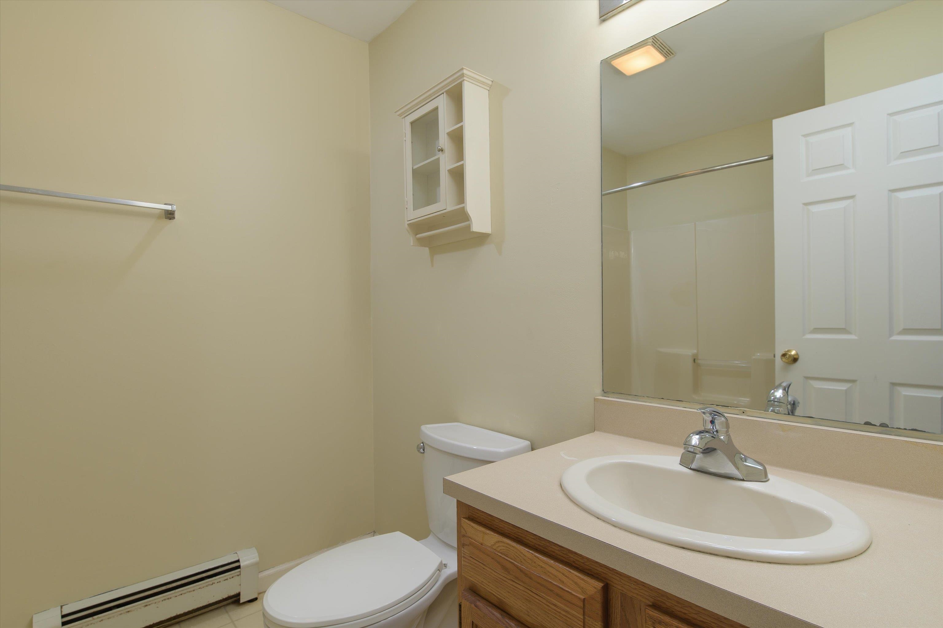 Guest Bath 25192570