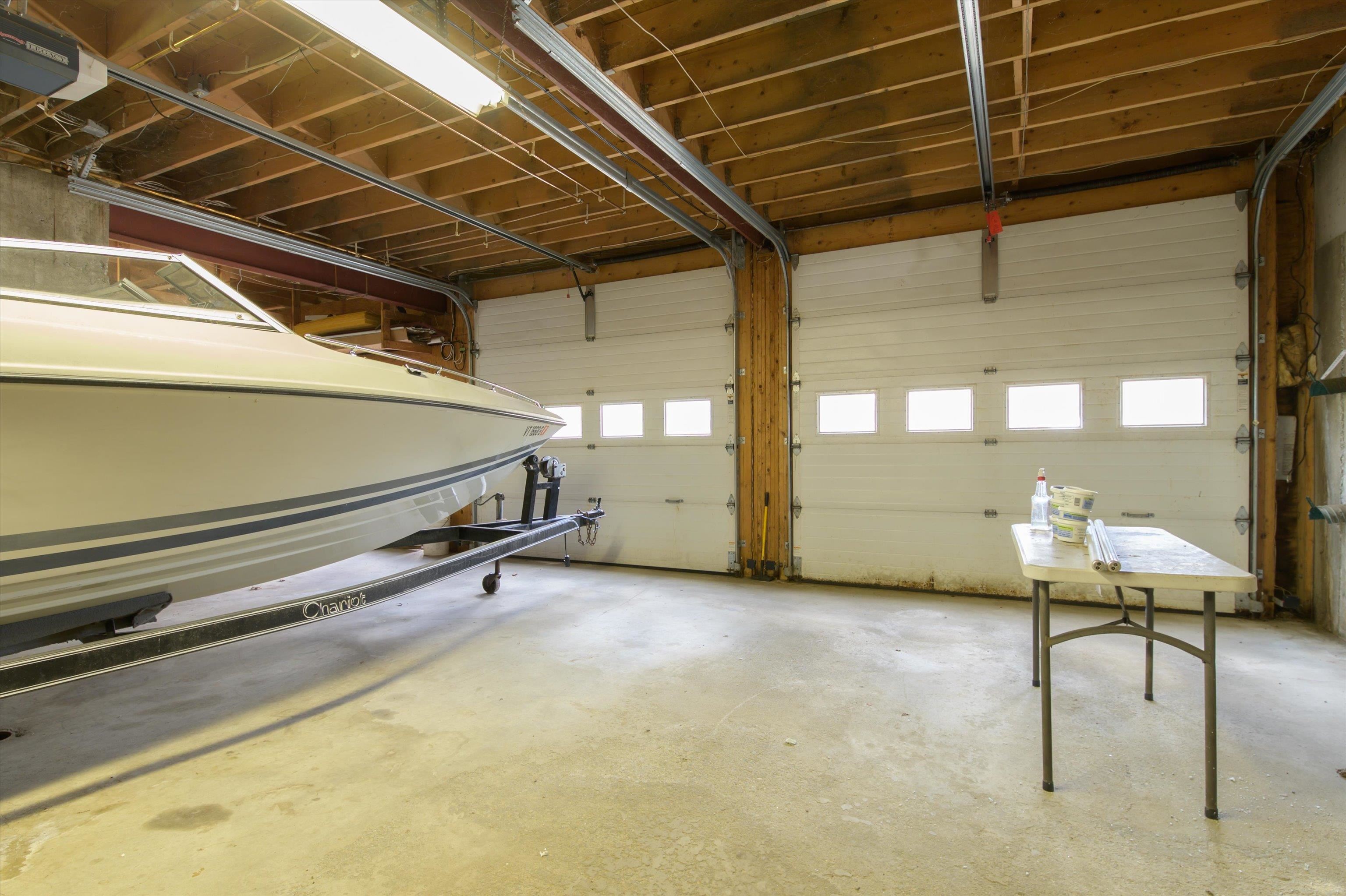 Large Basement, boat NOT included 25192590