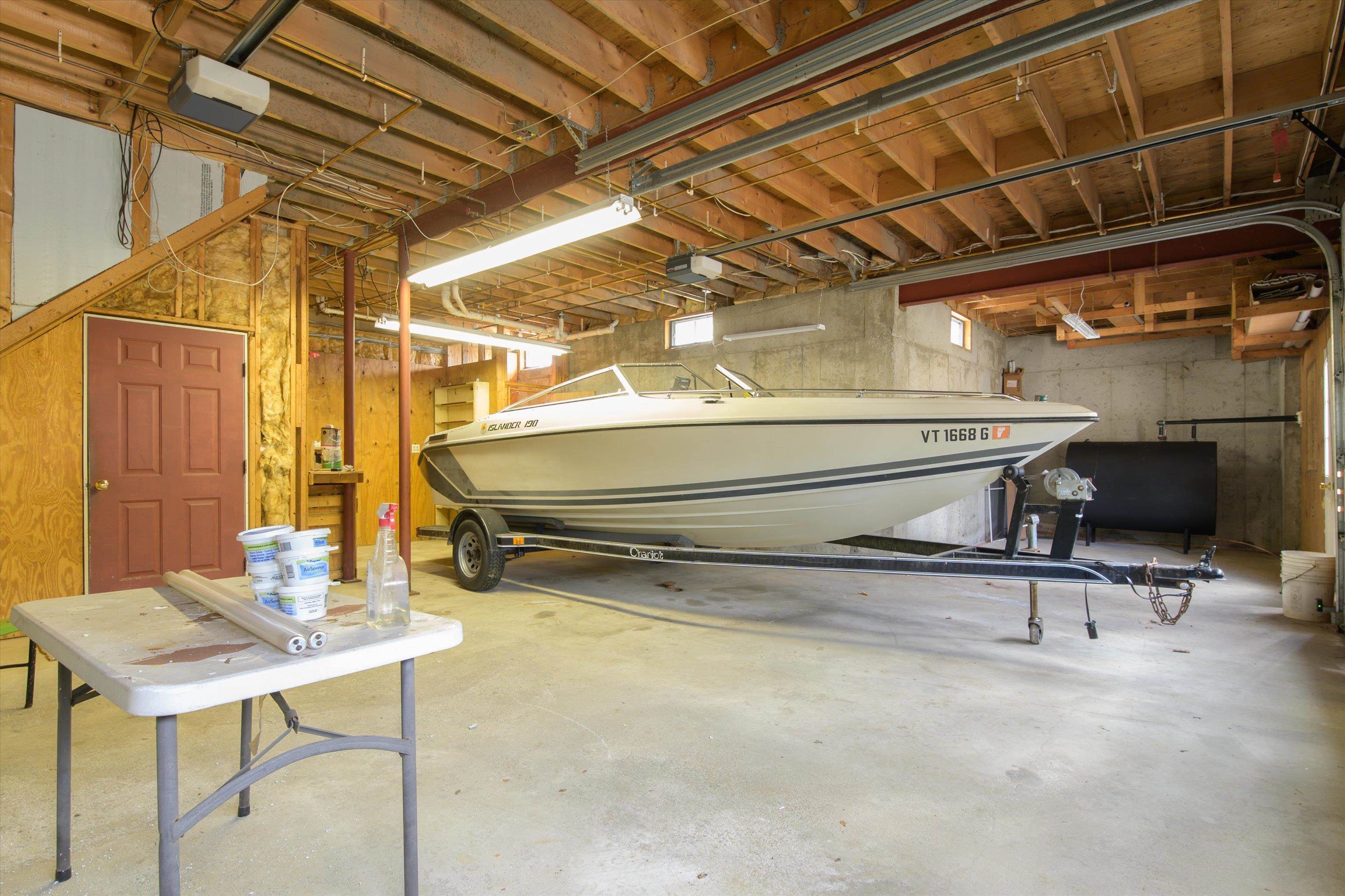 Deep bay for campers and boats 25192591