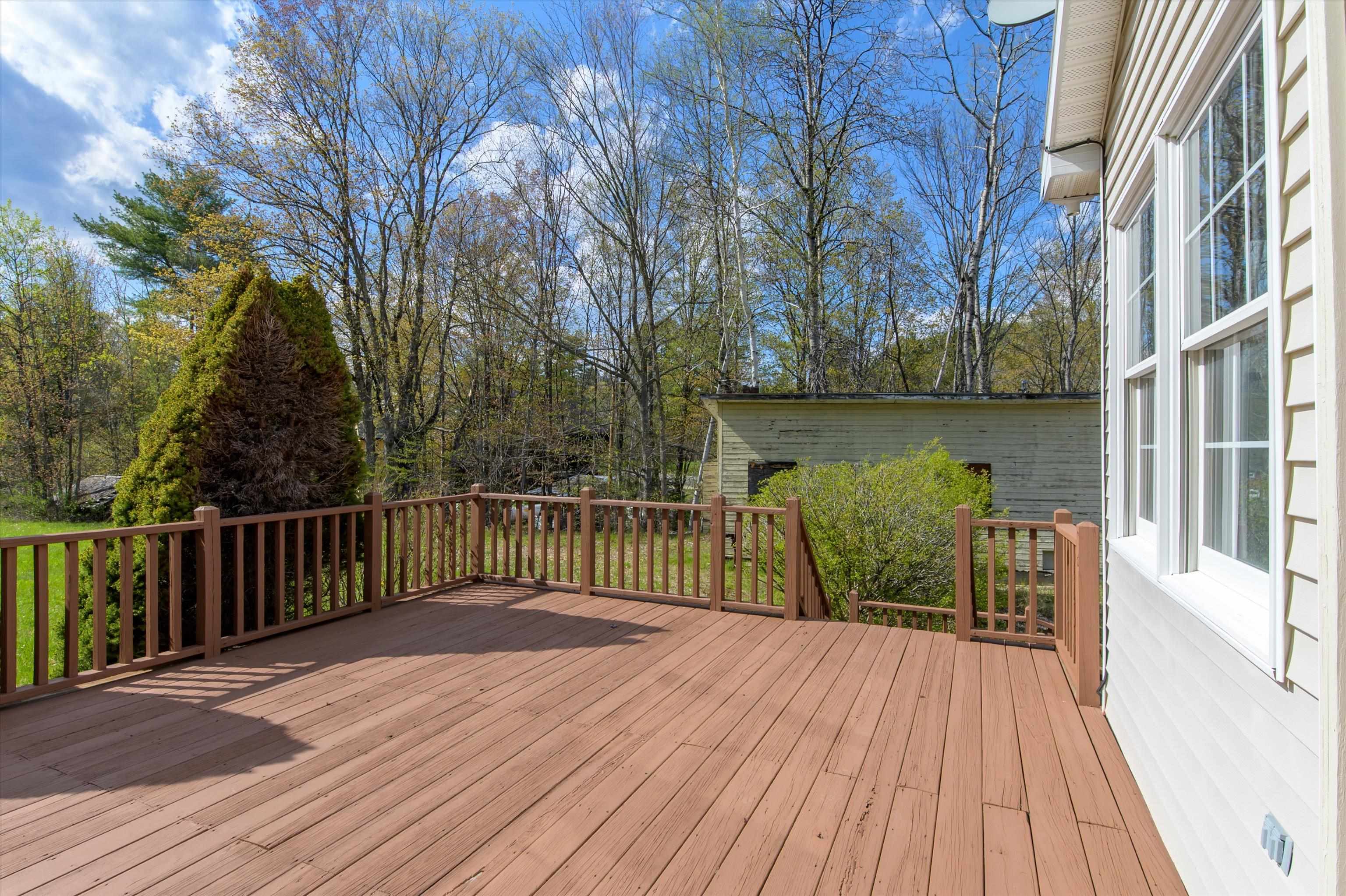 Deck facing open field 25192599