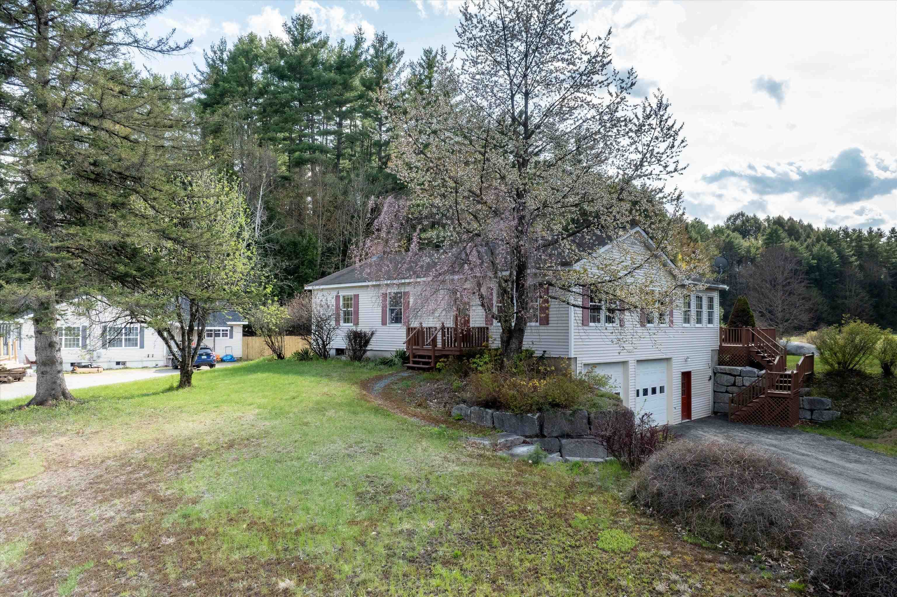 Front aerial view 25192393