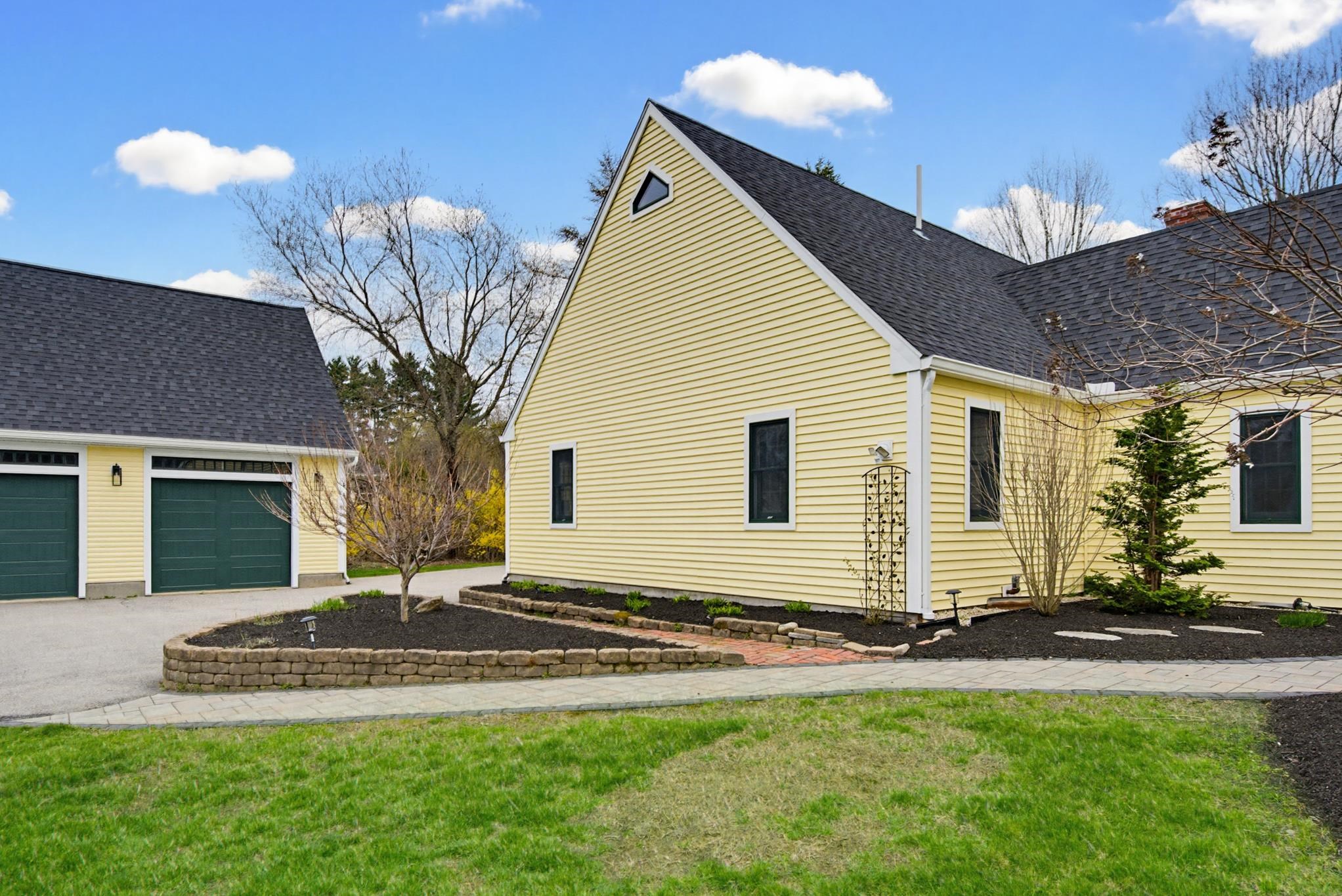 6 Fifield Ln #B, Stratham, NH 03885