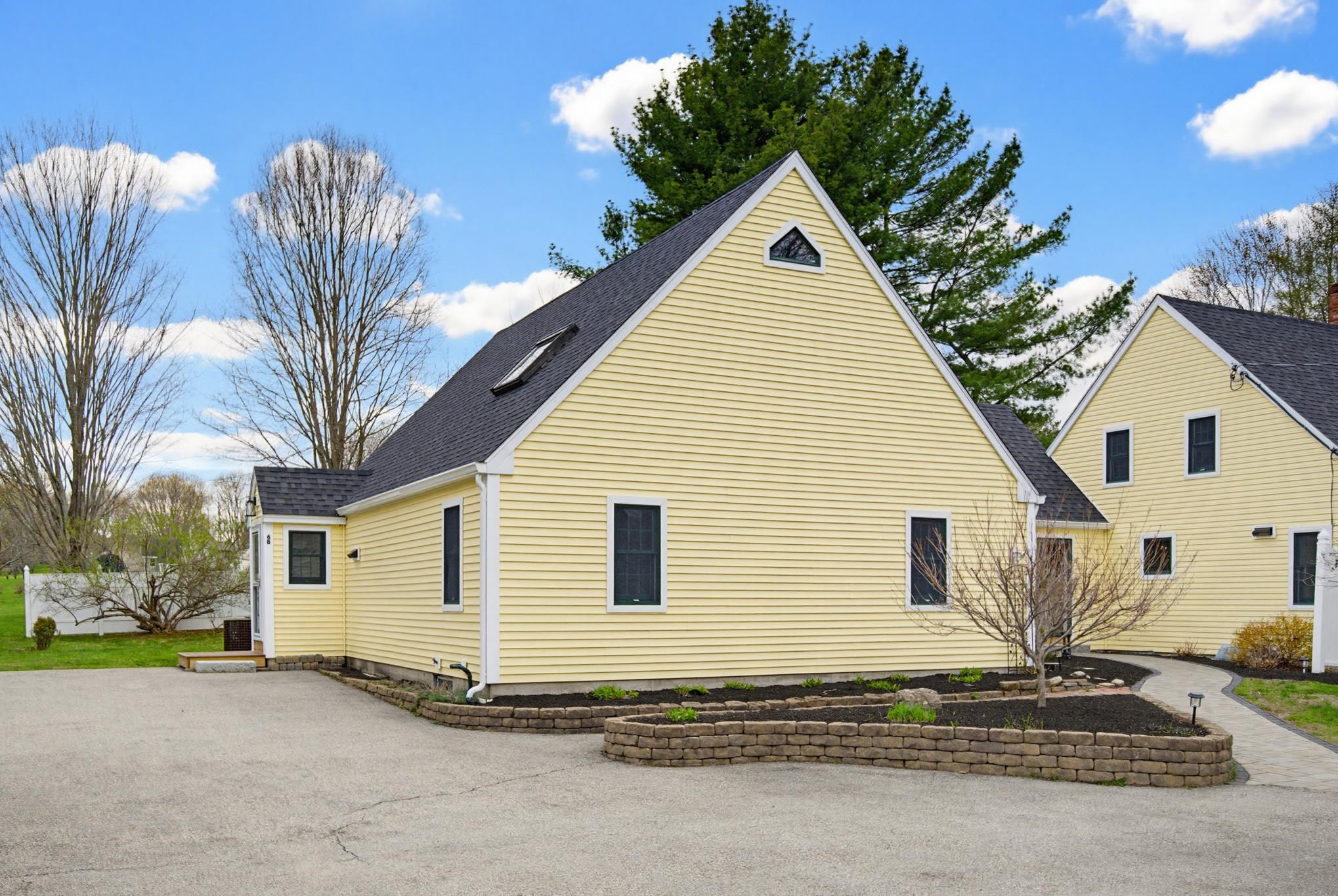 6 Fifield Ln, Stratham, NH 03885
