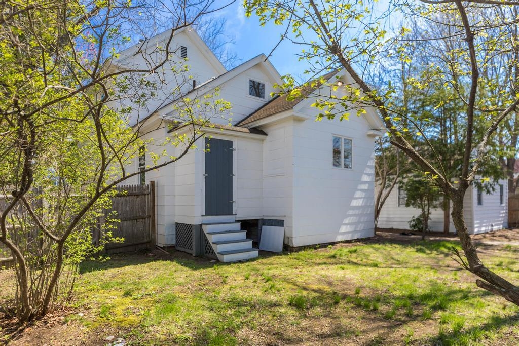 23 Gill St, Exeter, NH 03833