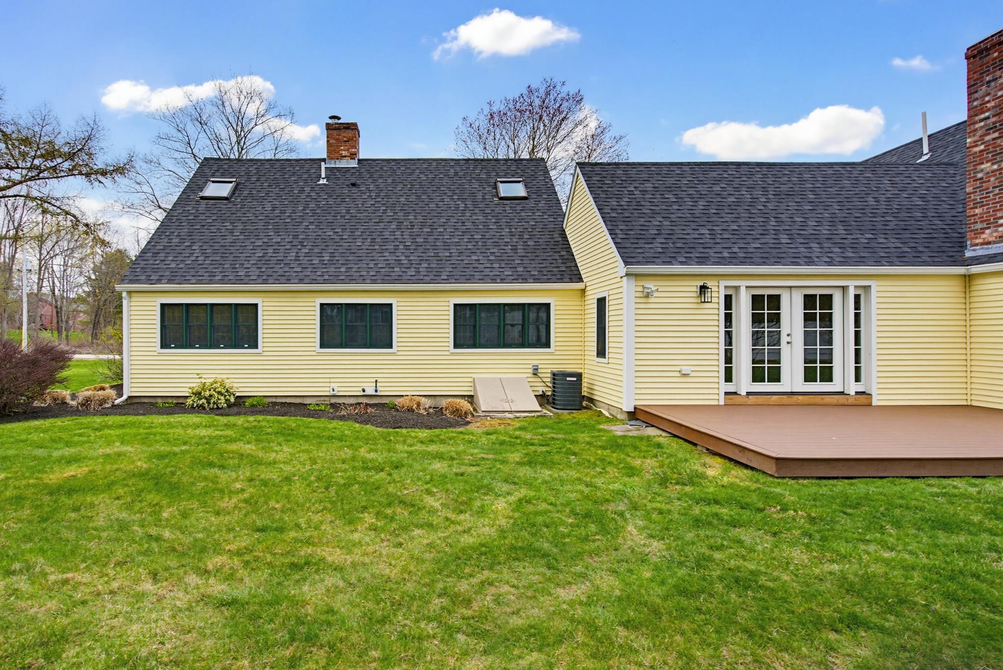 6 Fifield Ln, Stratham, NH 03885