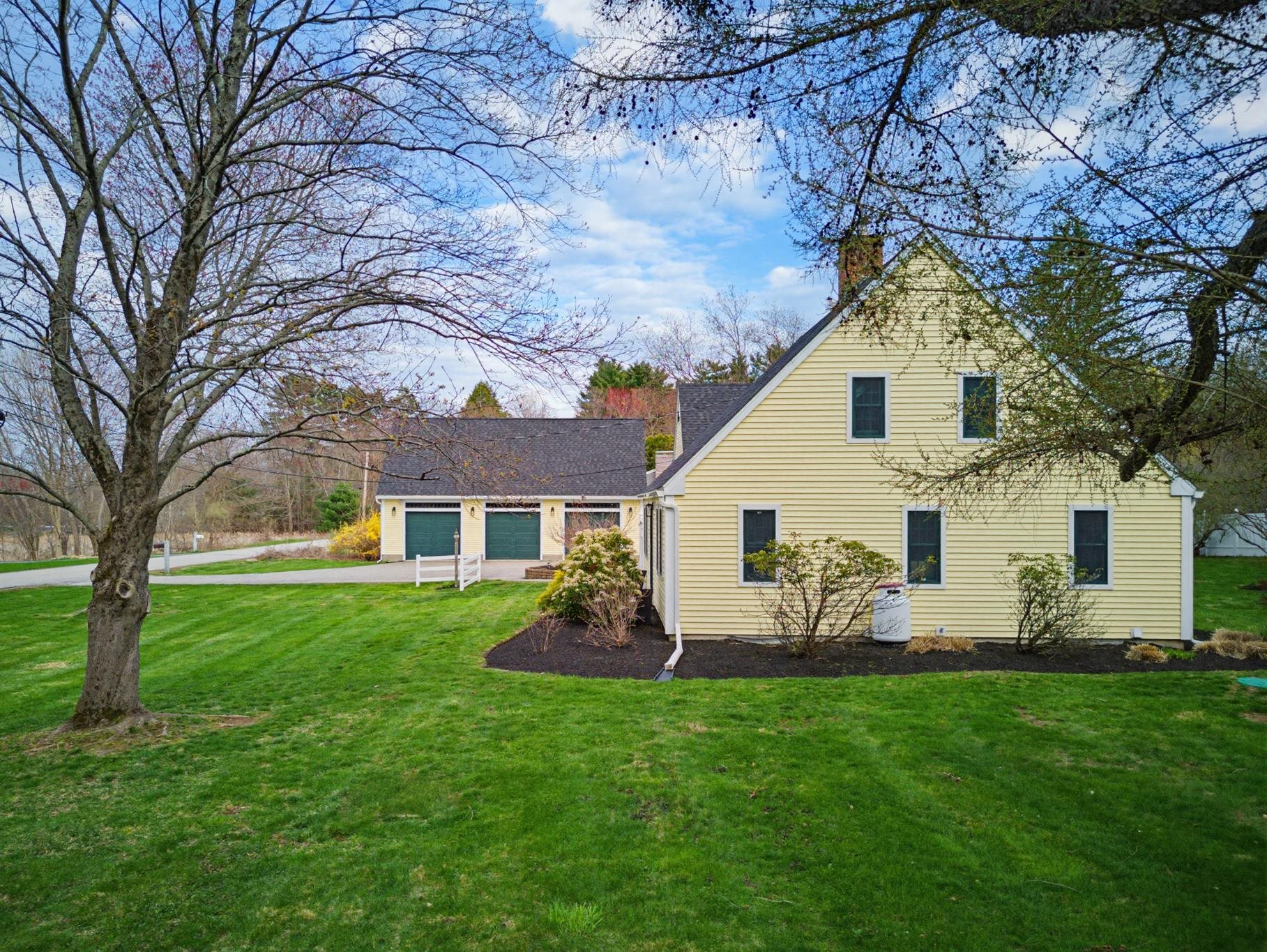6 Fifield Ln, Stratham, NH 03885