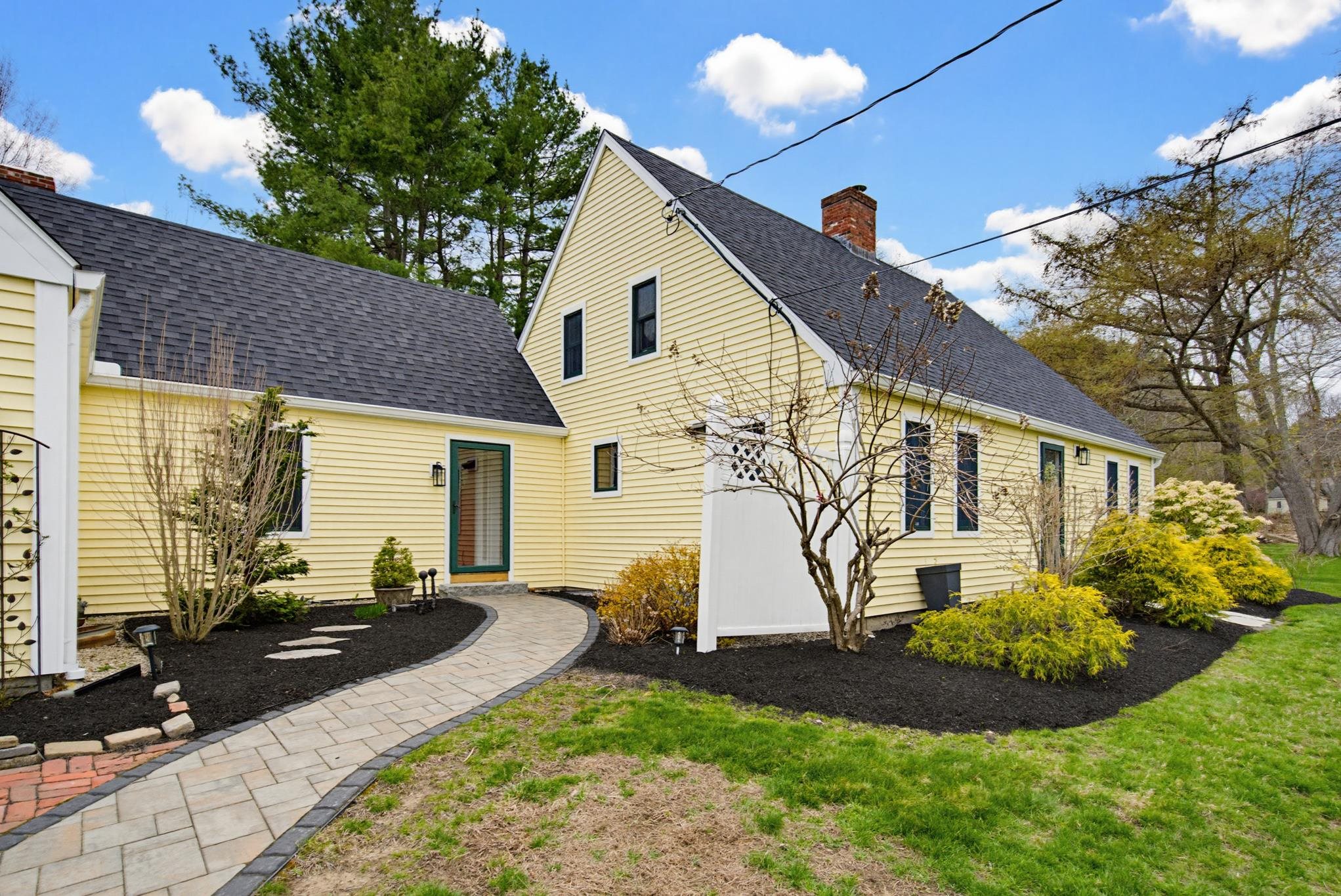 6 Fifield Ln, Stratham, NH 03885