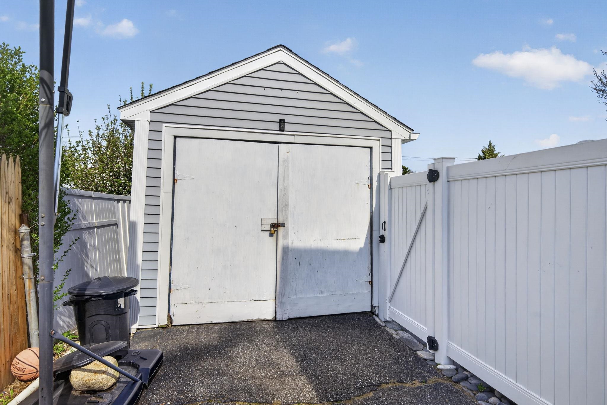 405 Hill St, Manchester, NH 03102