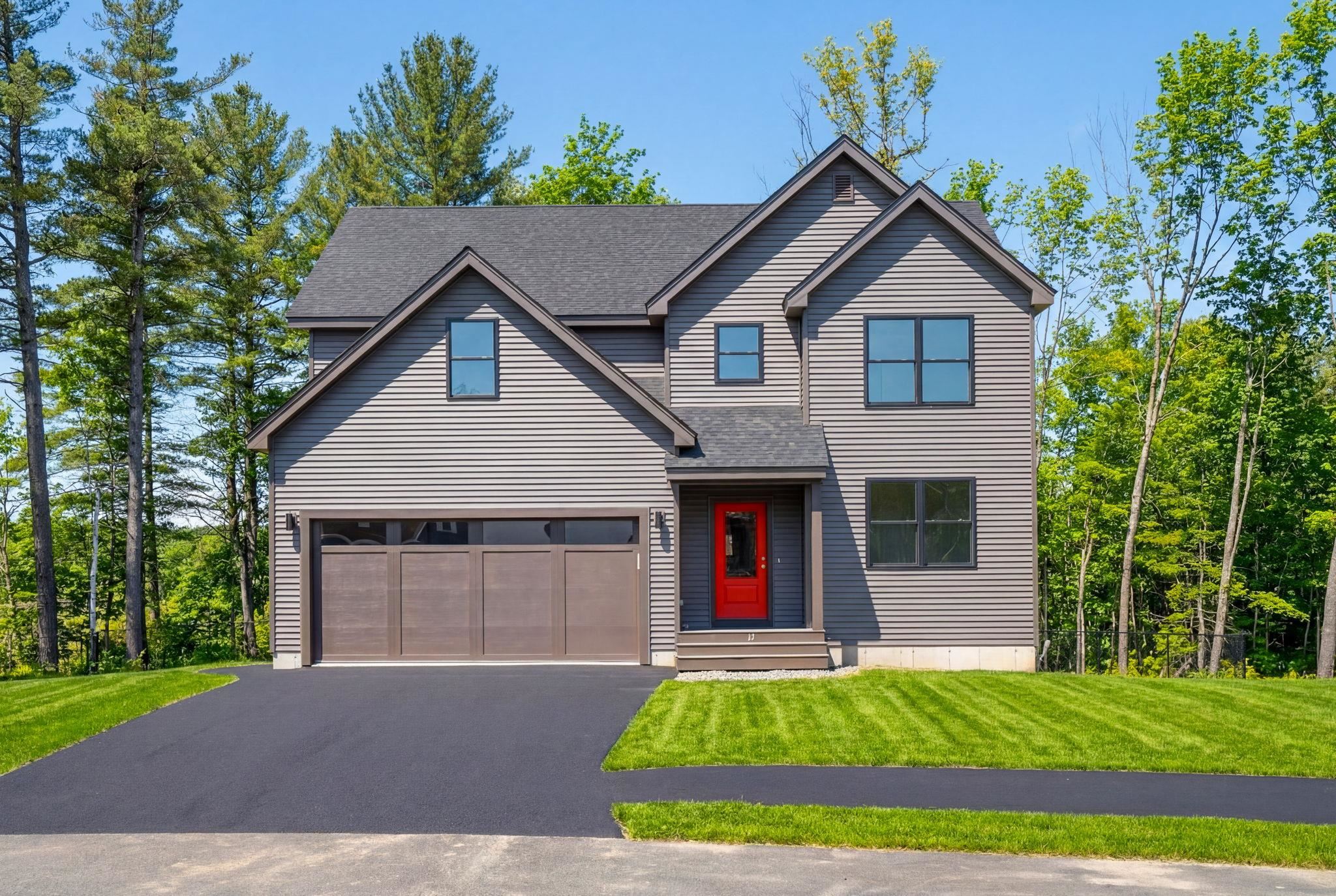 7 Lily Ln, Londonderry, NH 03053